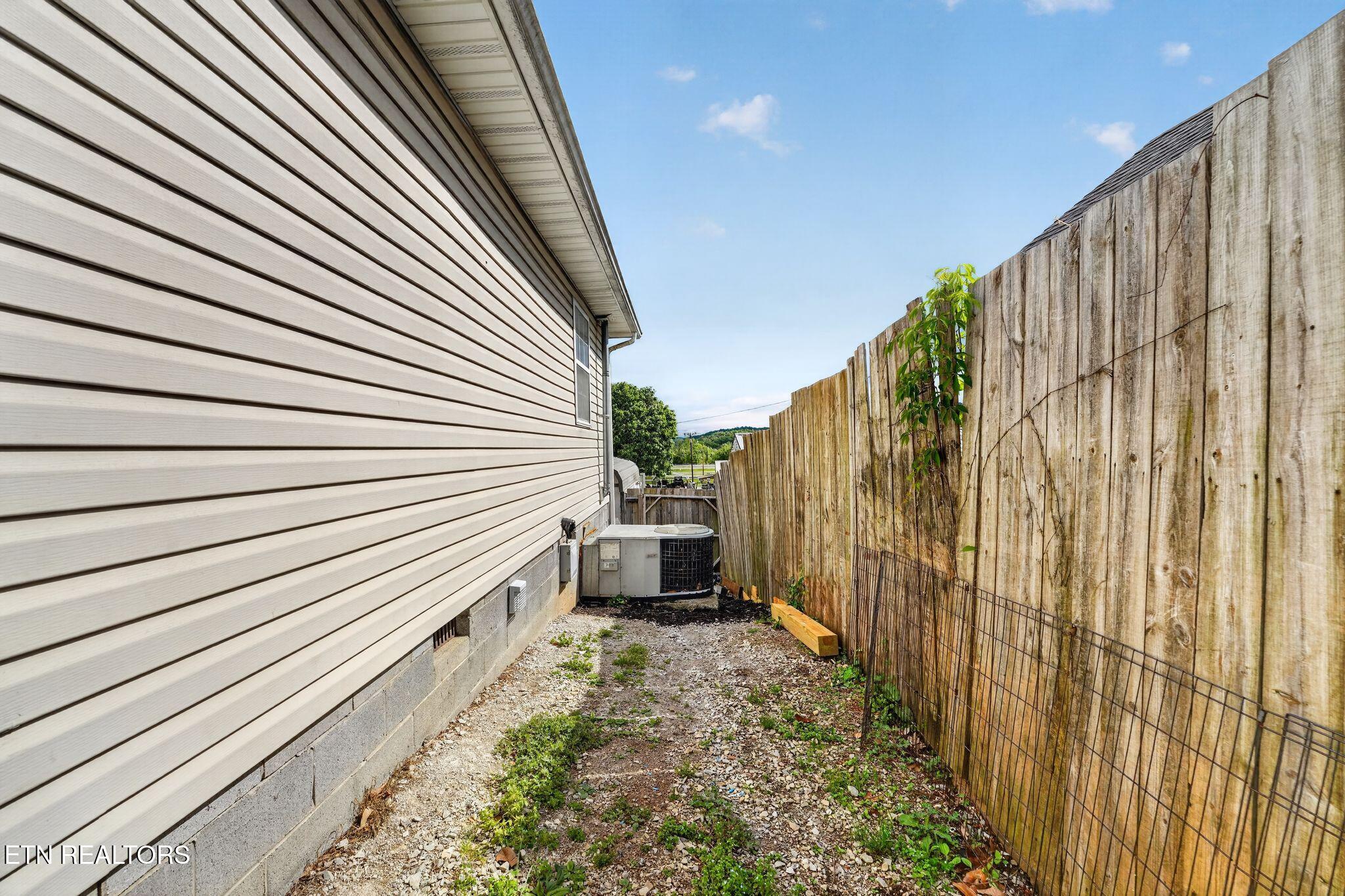 206 E Maple Street Caryville TN 37714