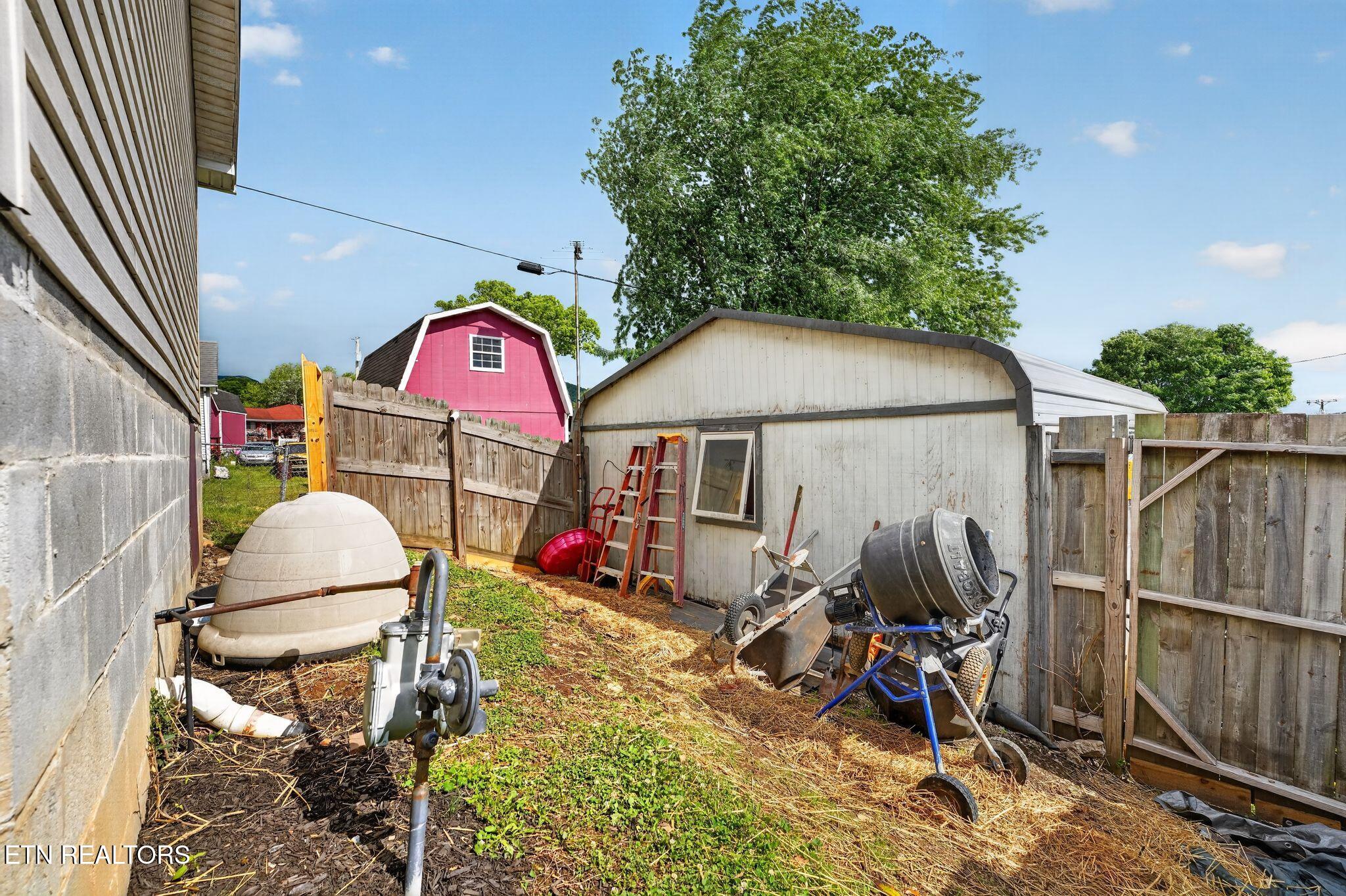 206 E Maple Street Caryville TN 37714