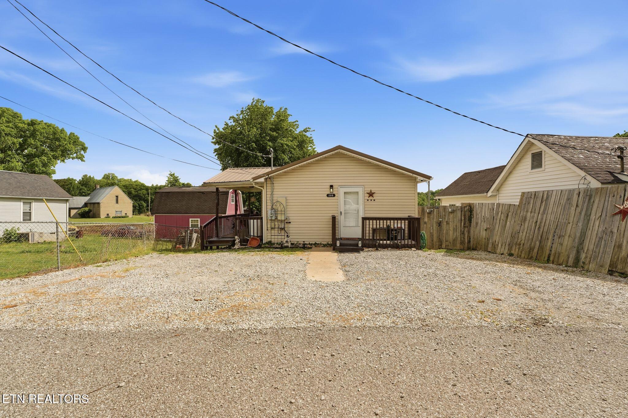 206 E Maple Street Caryville TN 37714