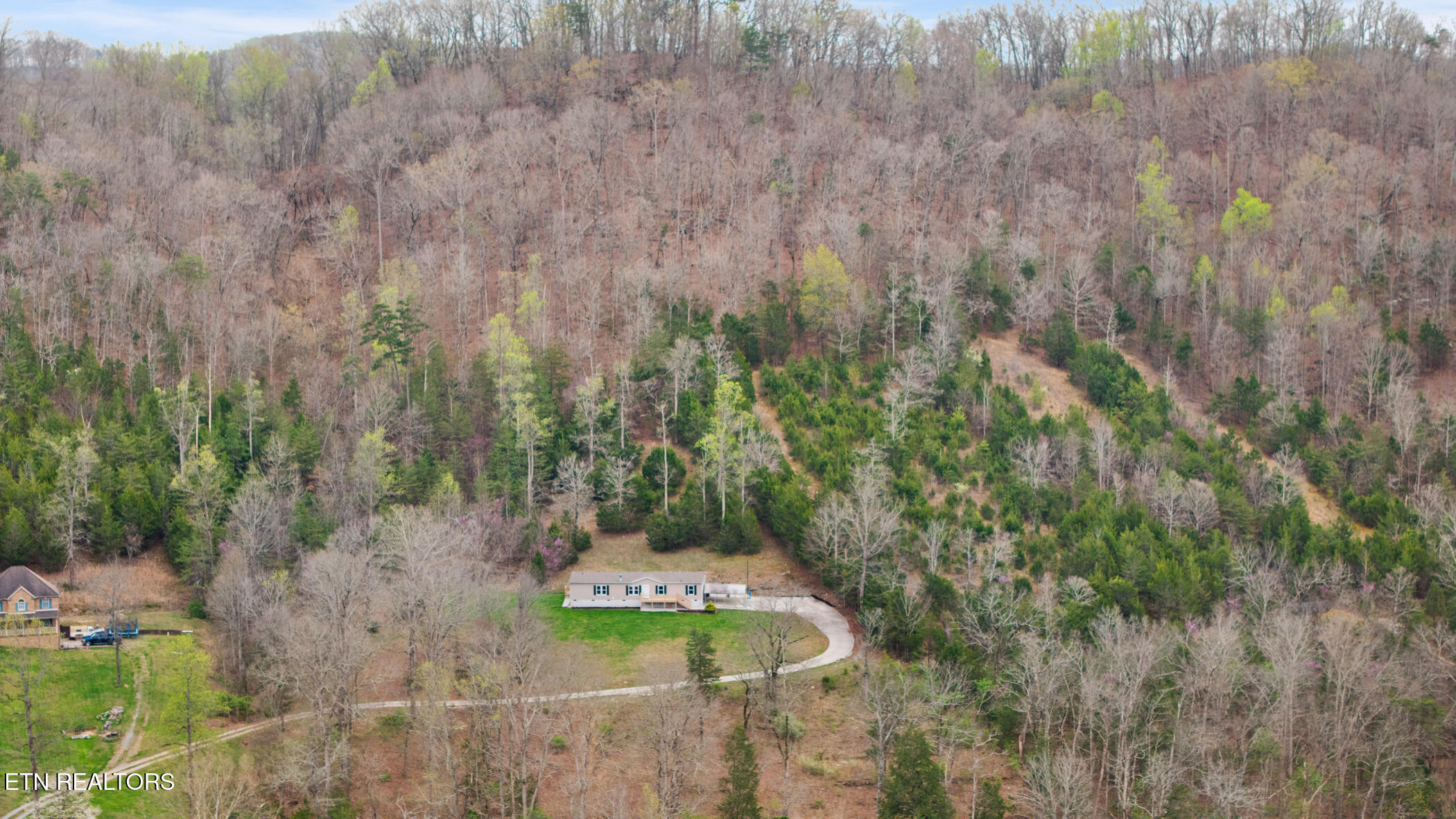 150 E Raccoon Valley Drive Heiskell TN 37754