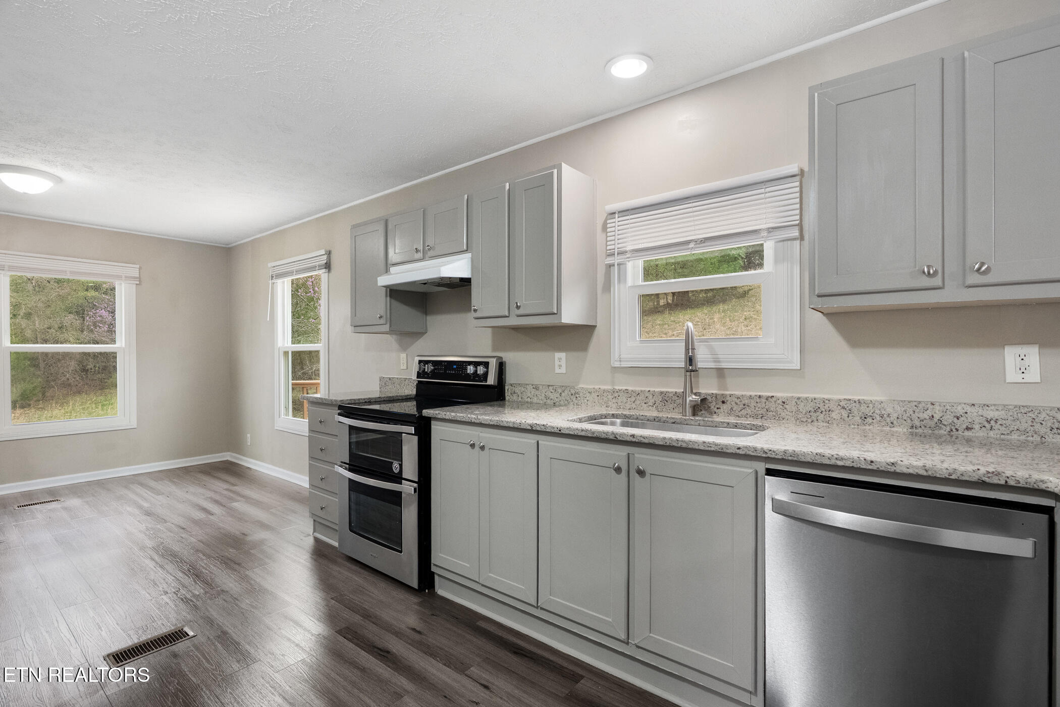 150 E Raccoon Valley Drive Heiskell TN 37754