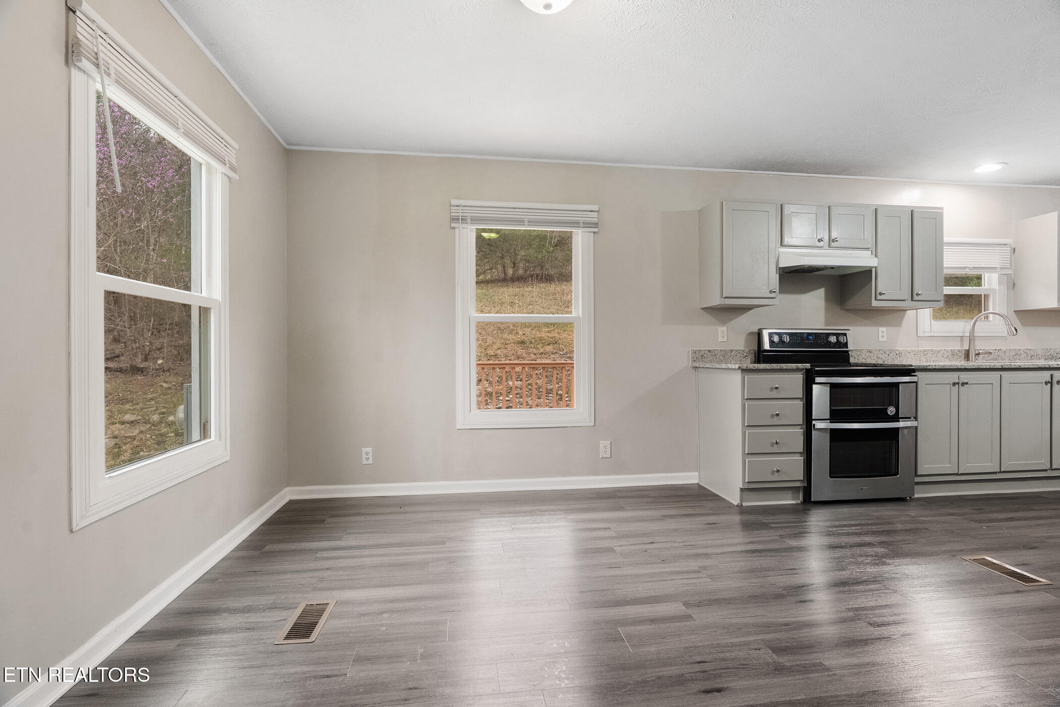 150 E Raccoon Valley Drive Heiskell TN 37754