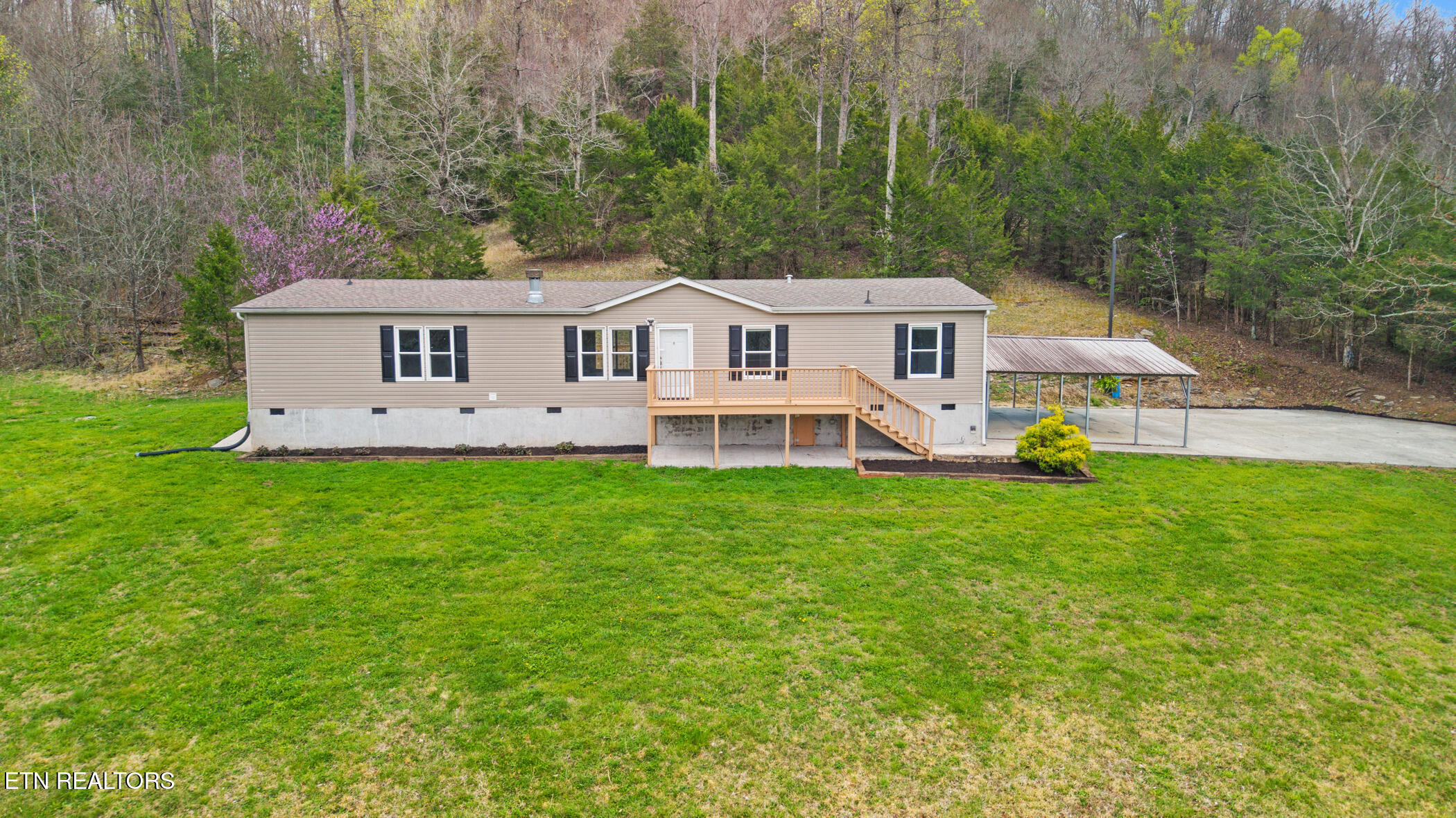 150 E Raccoon Valley Drive Heiskell TN 37754