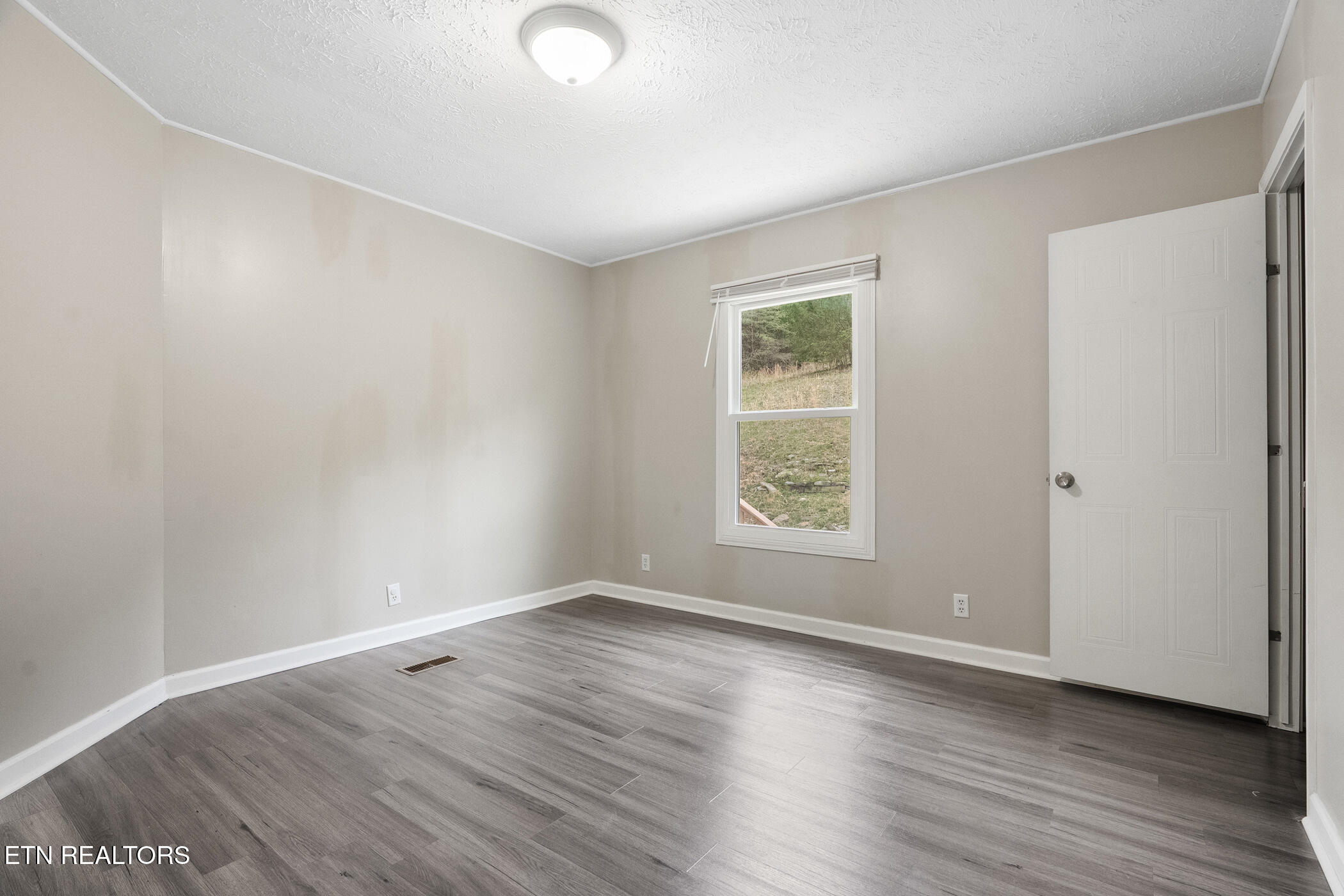 150 E Raccoon Valley Drive Heiskell TN 37754