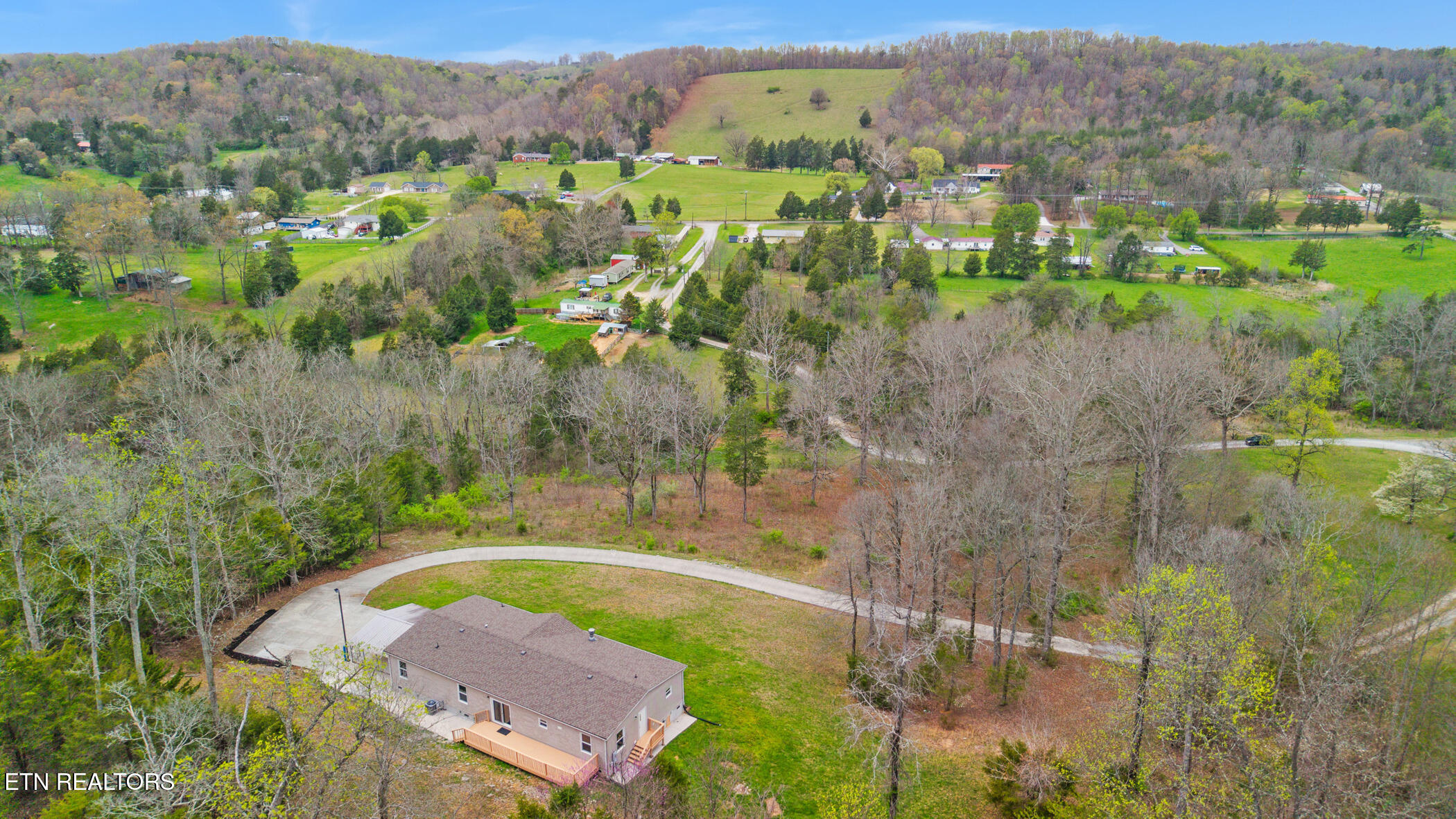 150 E Raccoon Valley Drive Heiskell TN 37754