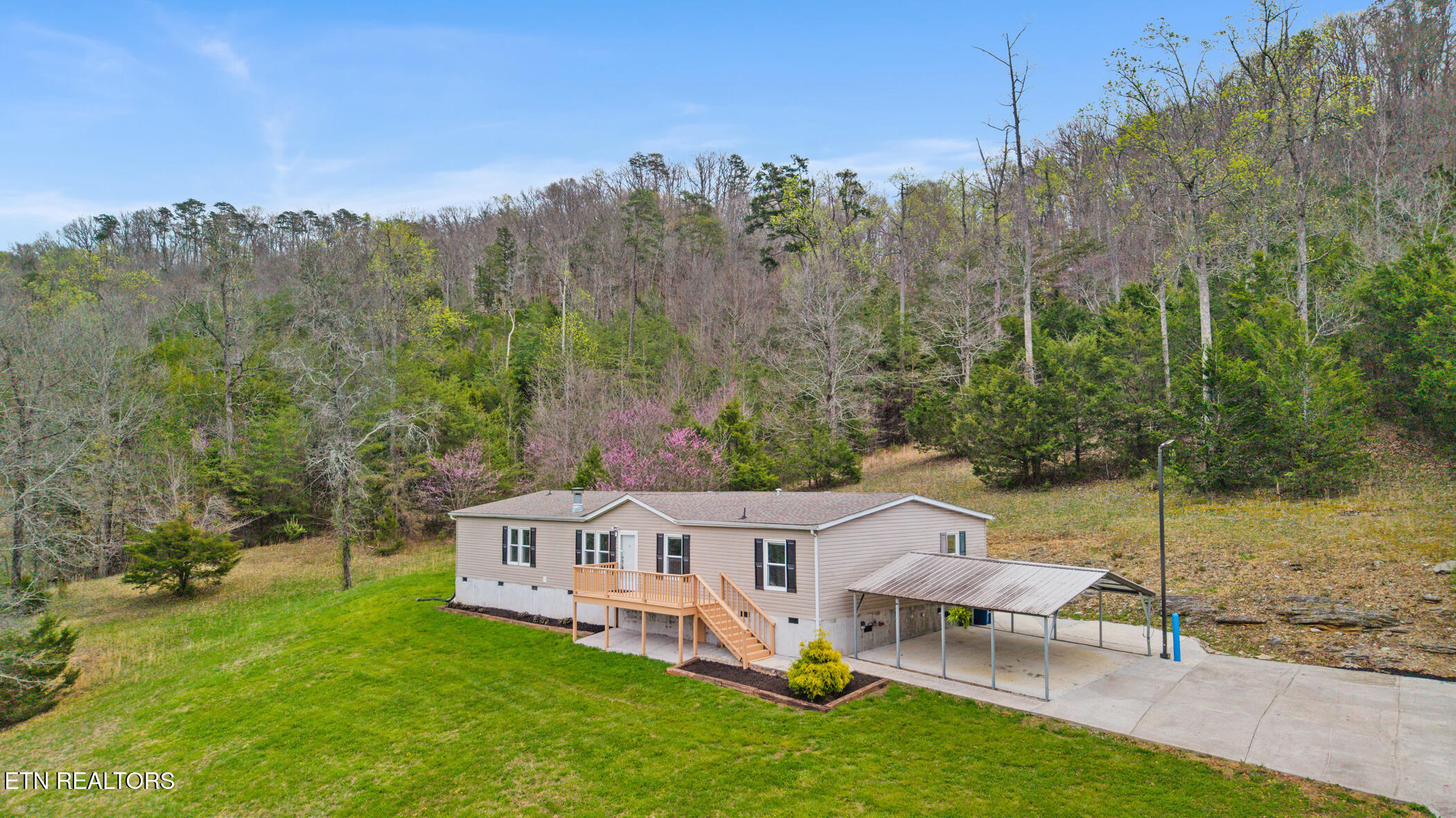 150 E Raccoon Valley Drive Heiskell TN 37754