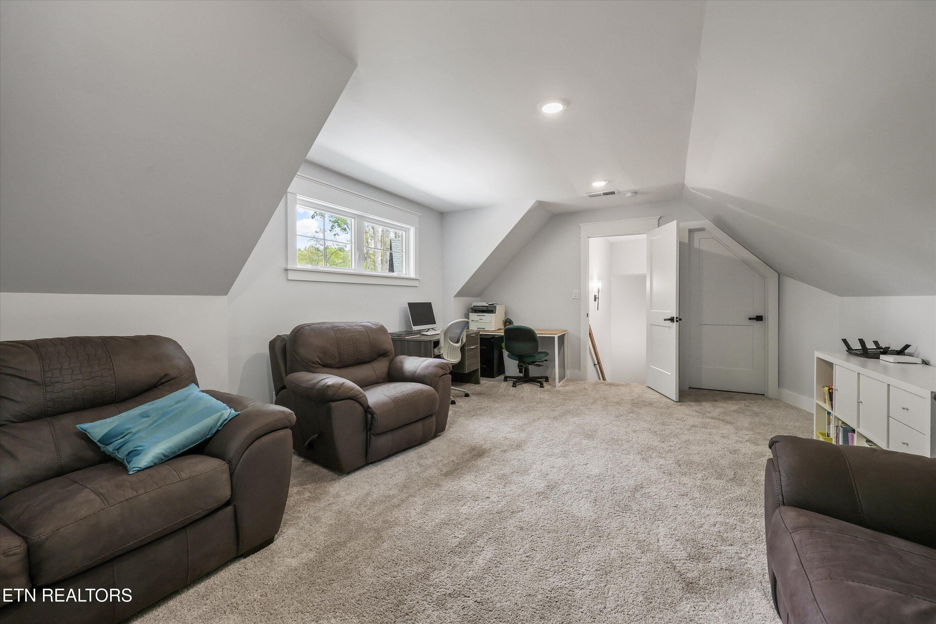 109 Lake Harbor Drive Lenoir City TN 37772
