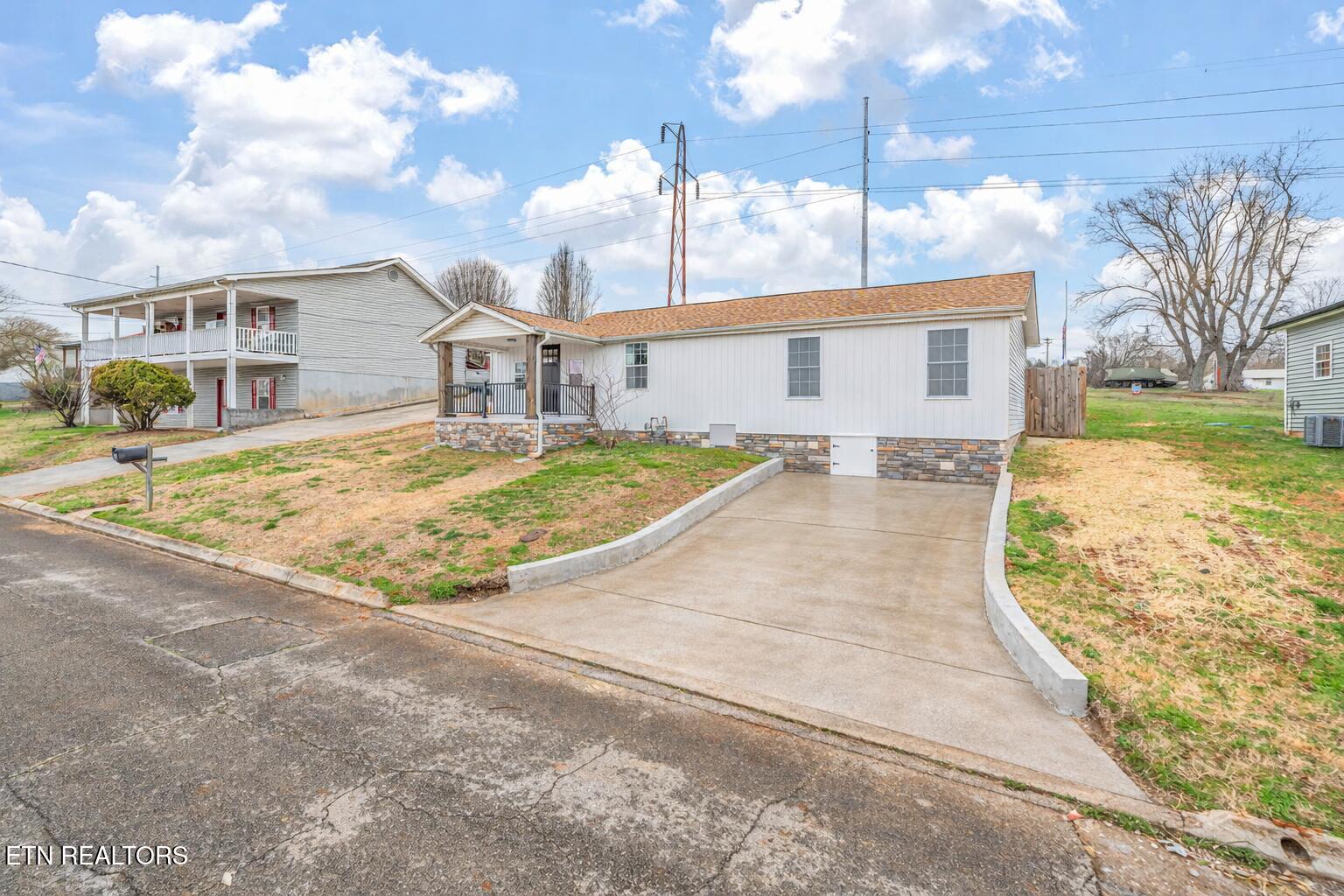 902 Summer Street Loudon TN 37774