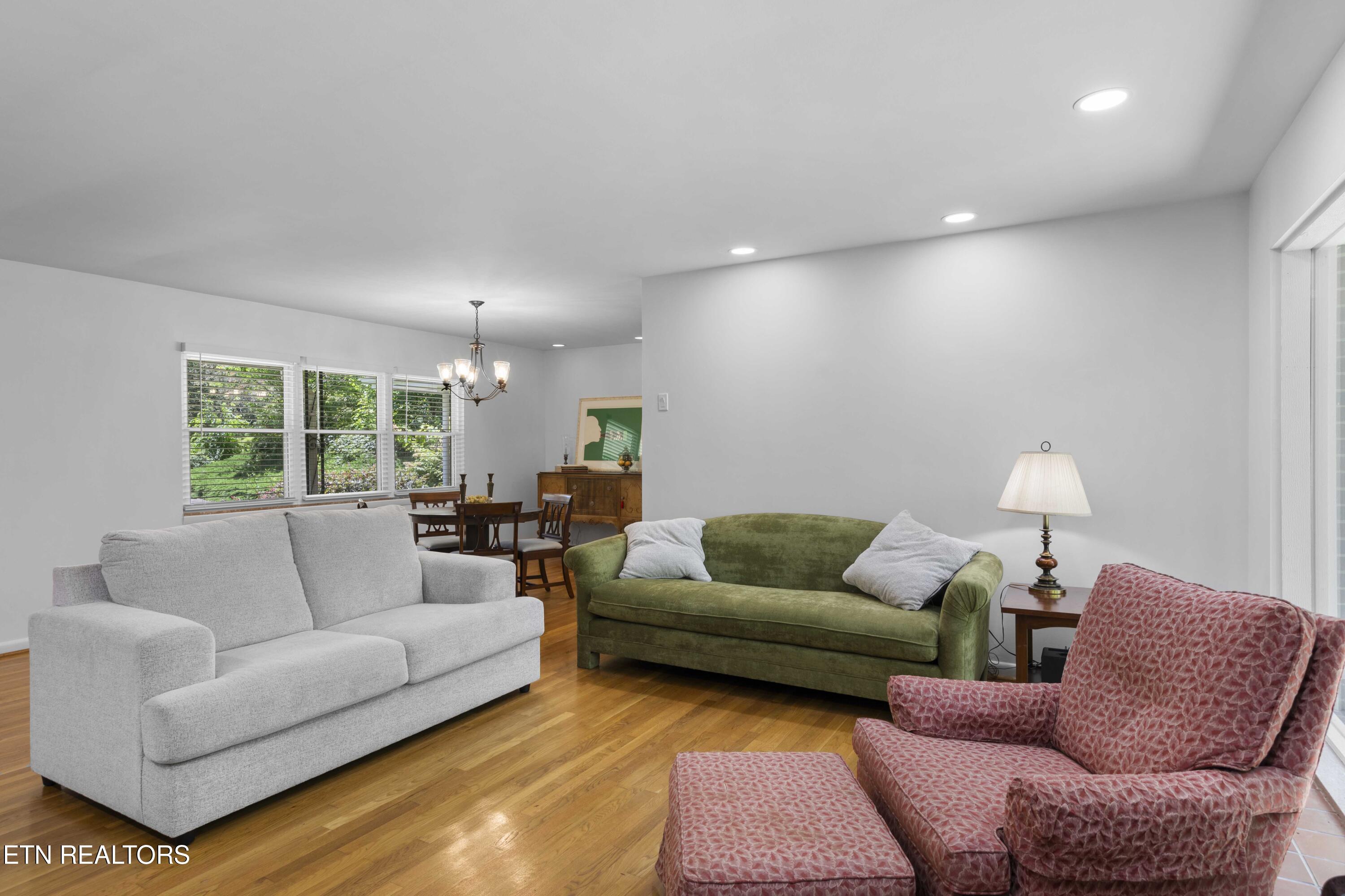 790 W Outer Drive Oak Ridge TN 37830
