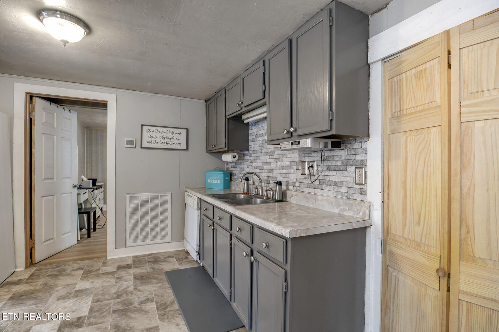 707 Vine Avenue Rockwood TN 37854
