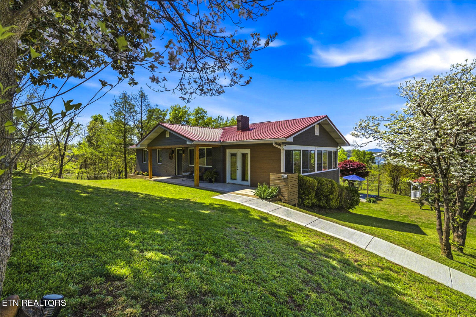 1845 Bouldercrest Drive Dandridge TN 37725