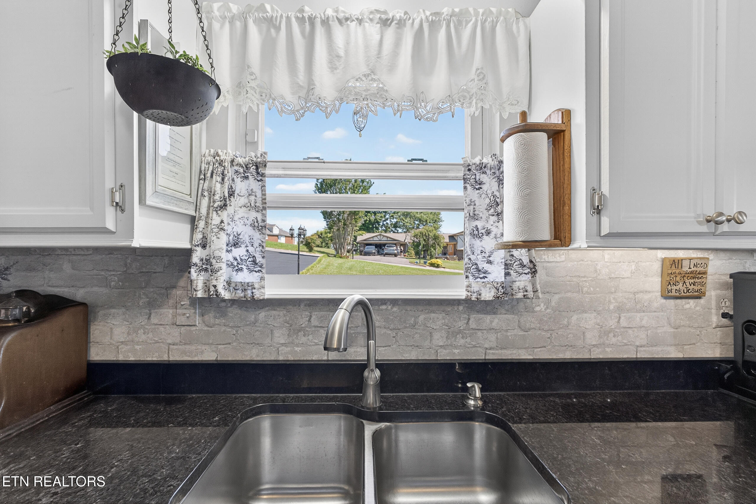 1031 Montcrest Drive Lenoir City TN 37771