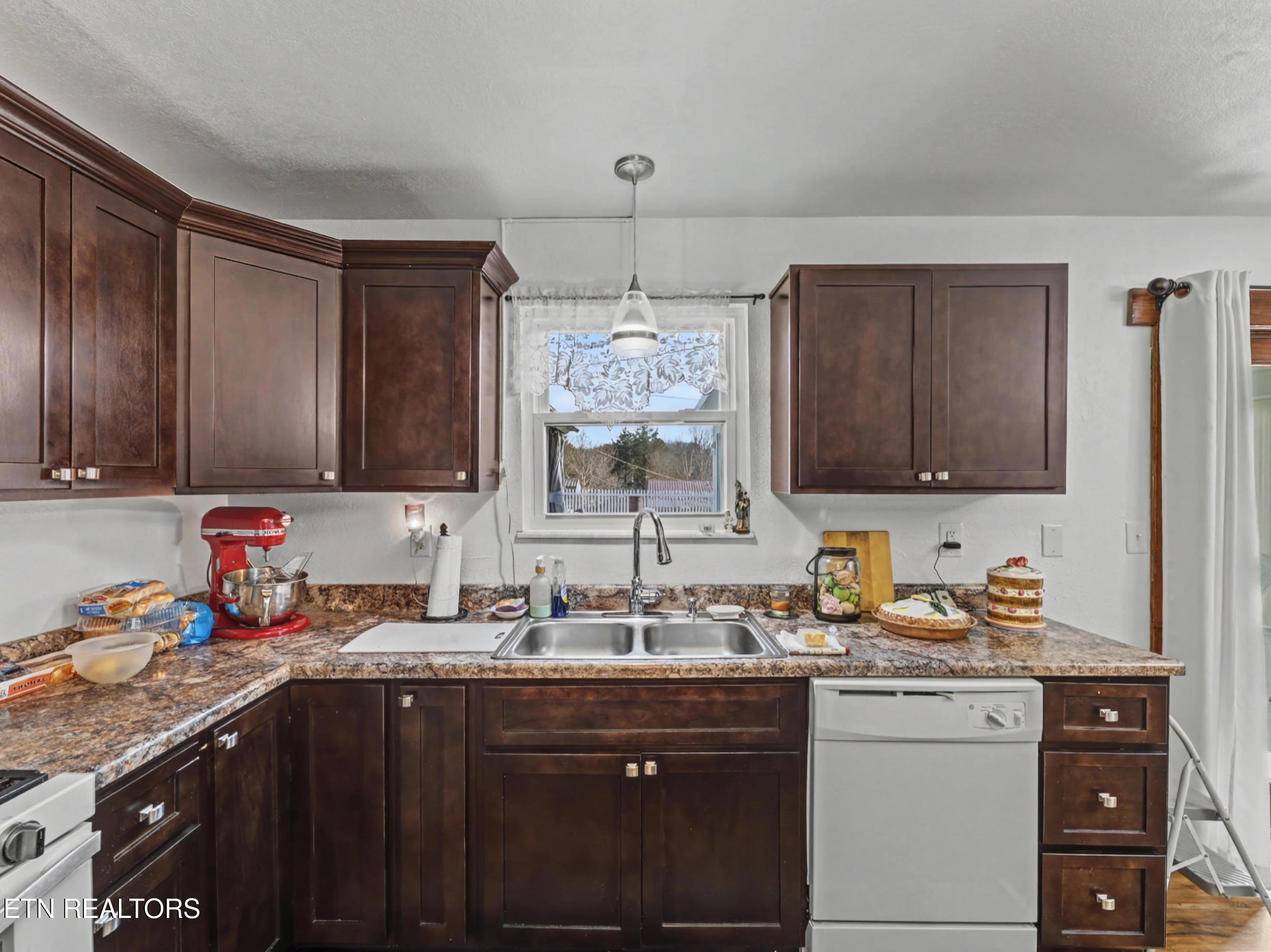 232 Farris Circle Lafollette TN 37766