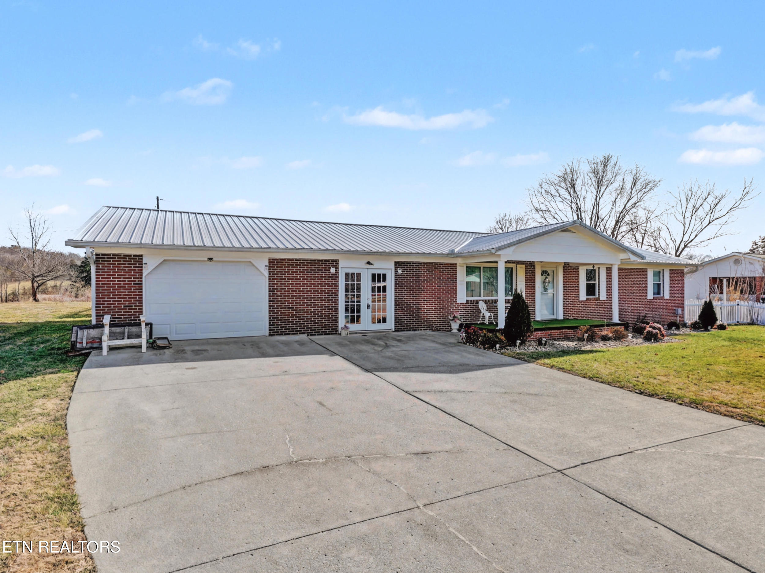232 Farris Circle Lafollette TN 37766