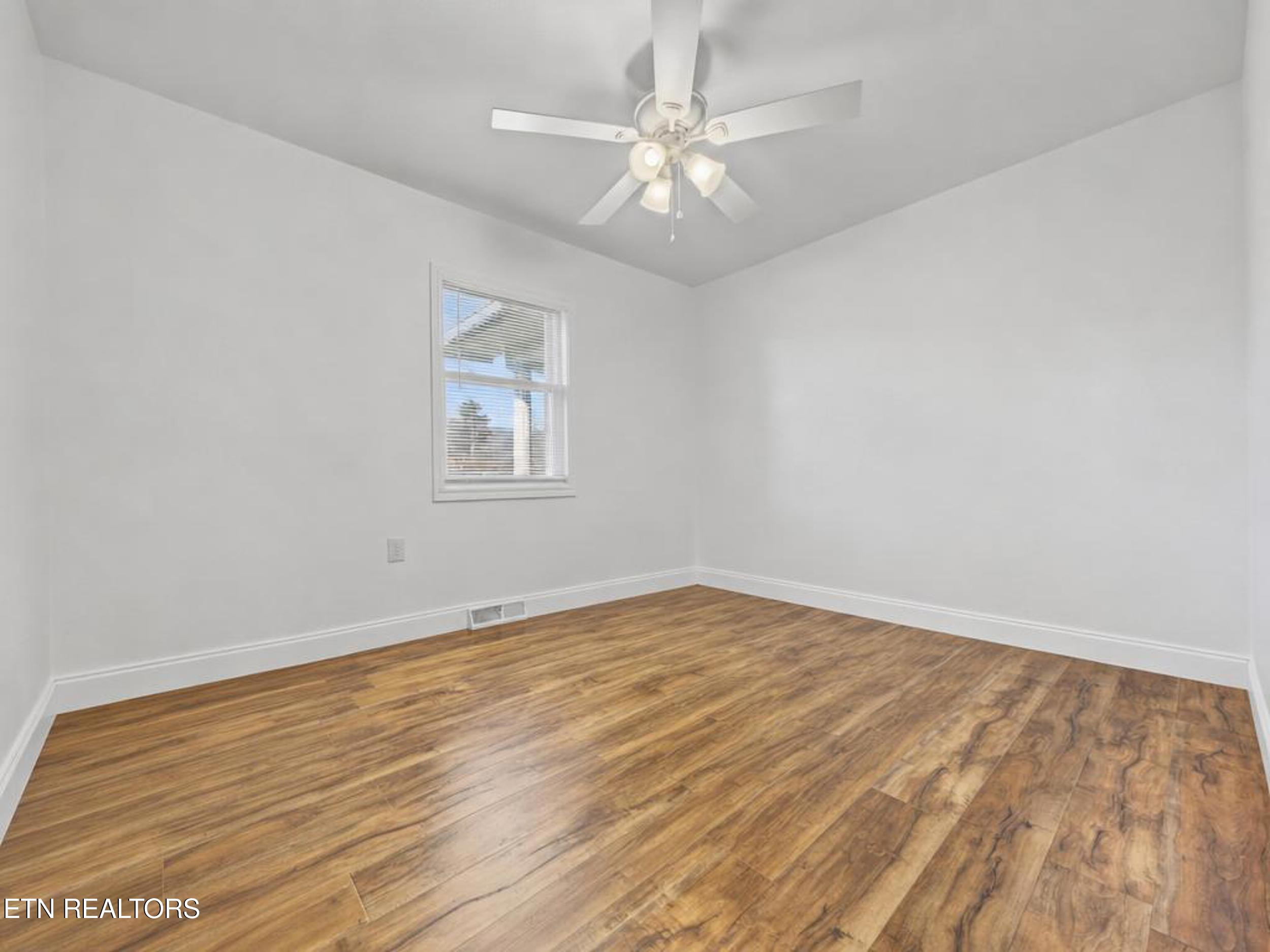 232 Farris Circle Lafollette TN 37766