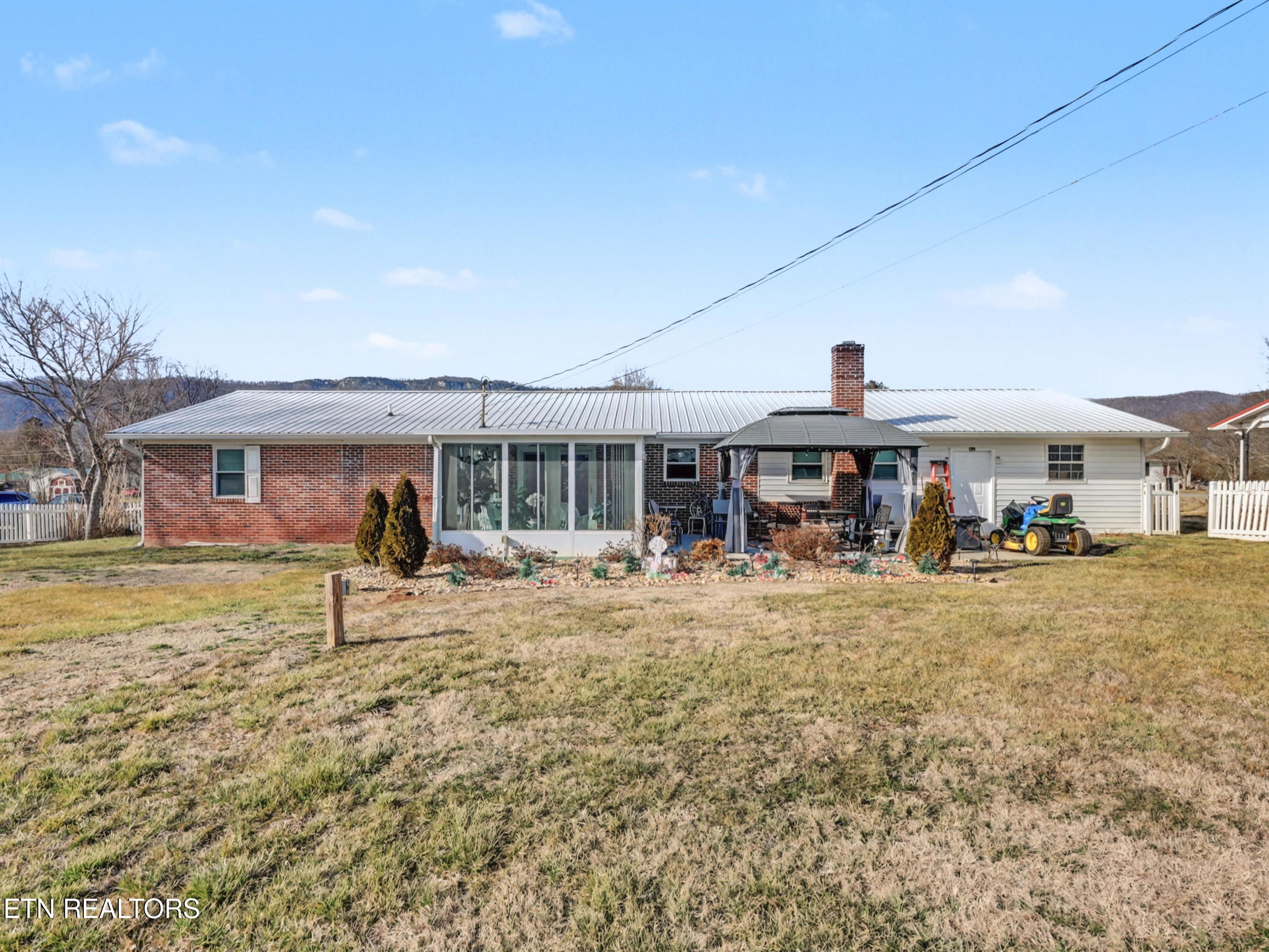 232 Farris Circle Lafollette TN 37766