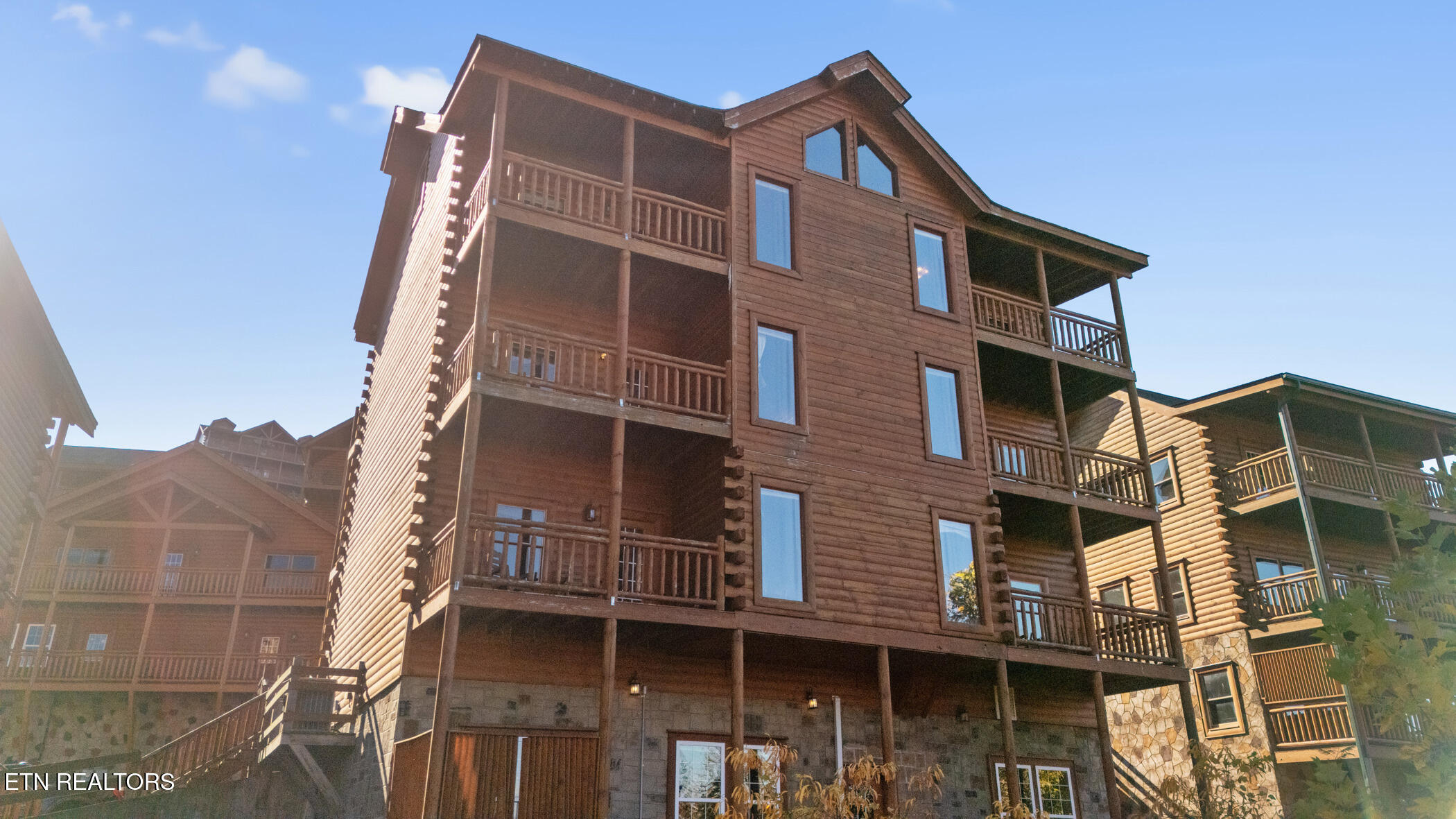 1242 Bird Nest Way Sevierville TN 37862