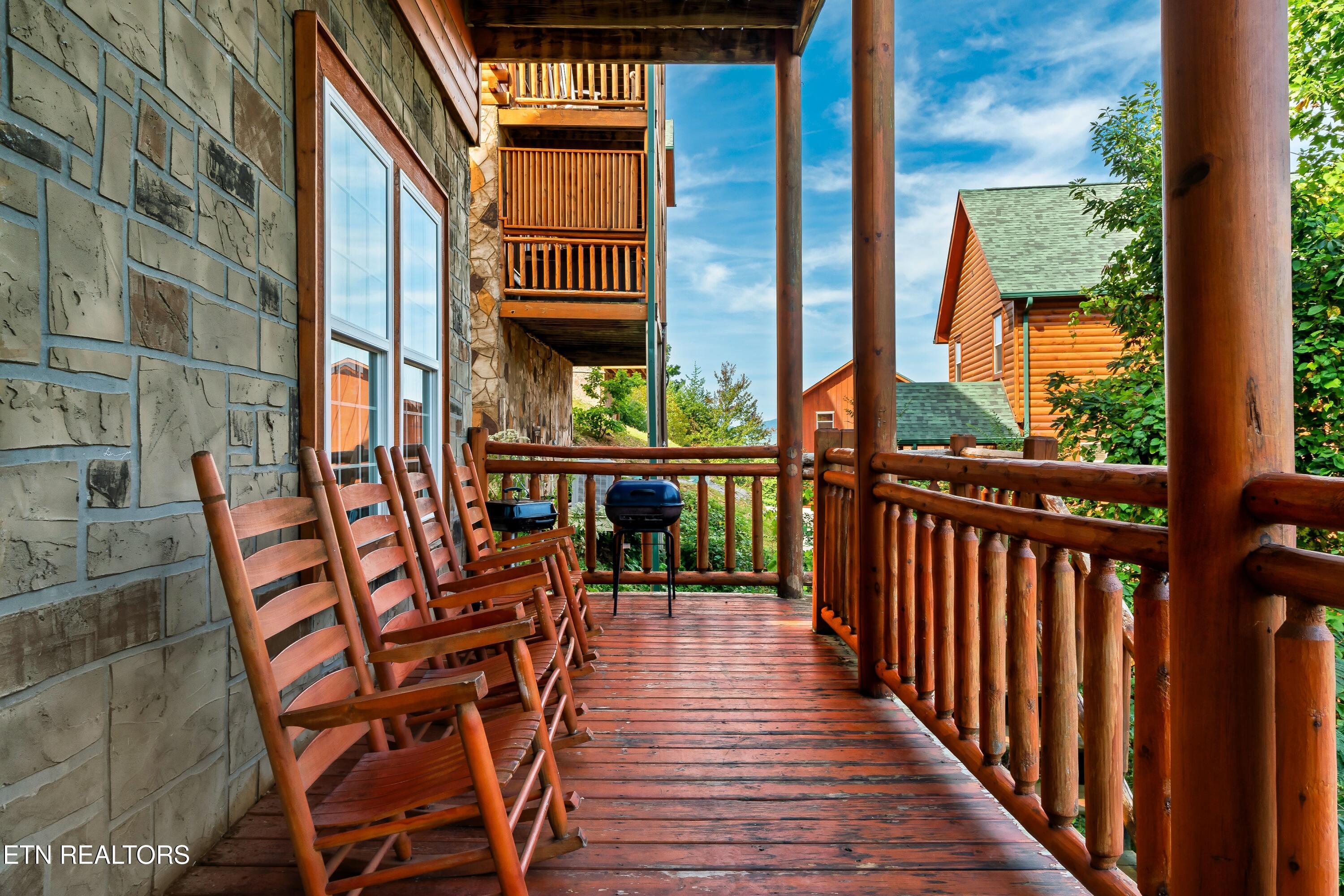 1242 Bird Nest Way Sevierville TN 37862