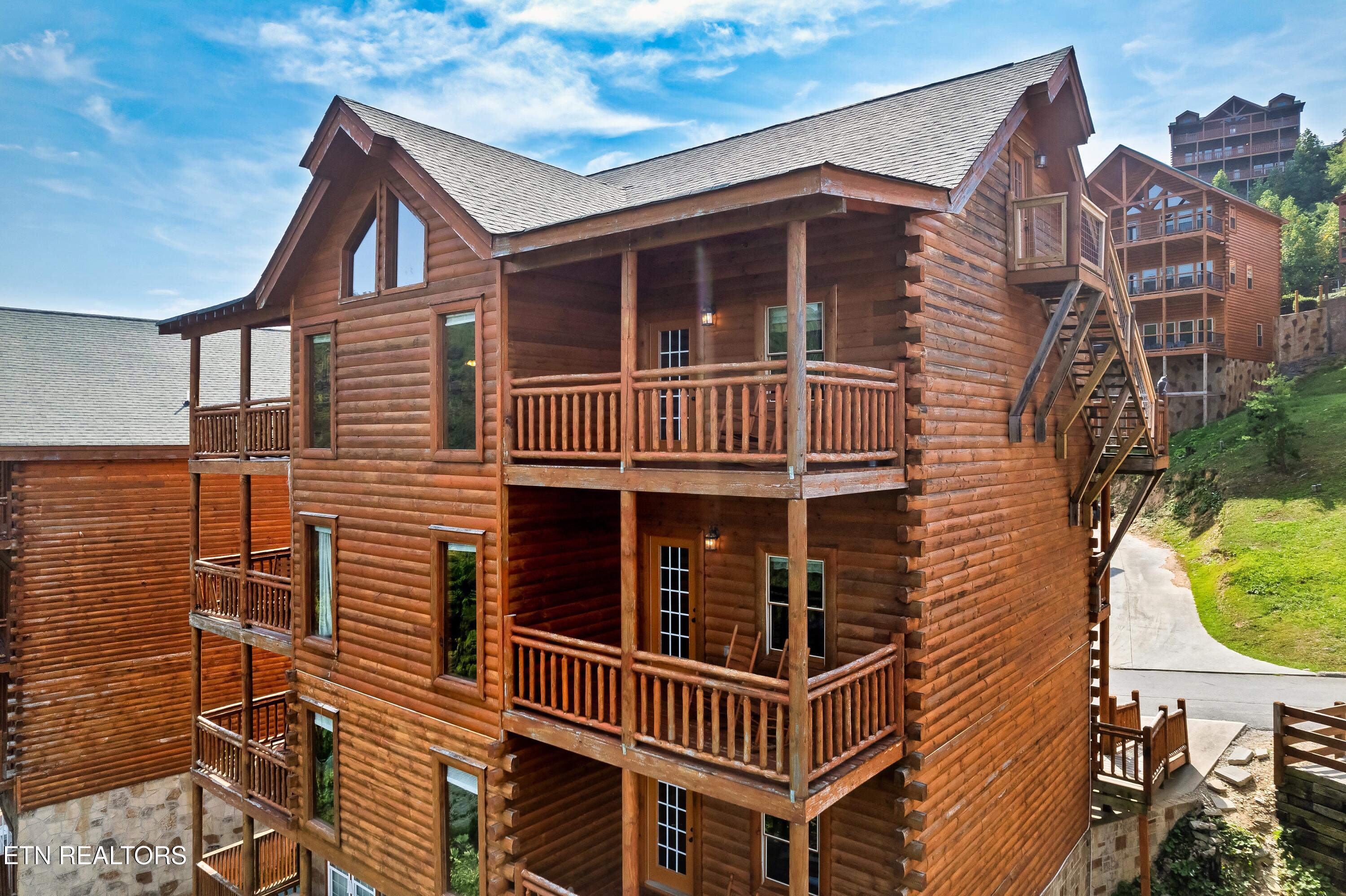 1242 Bird Nest Way Sevierville TN 37862