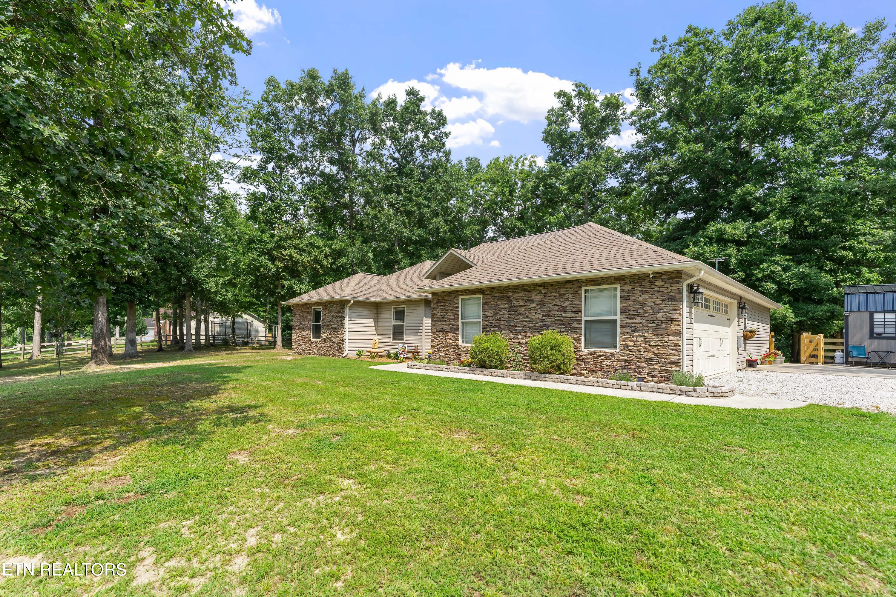 190 Logan Lane Oneida TN 37841