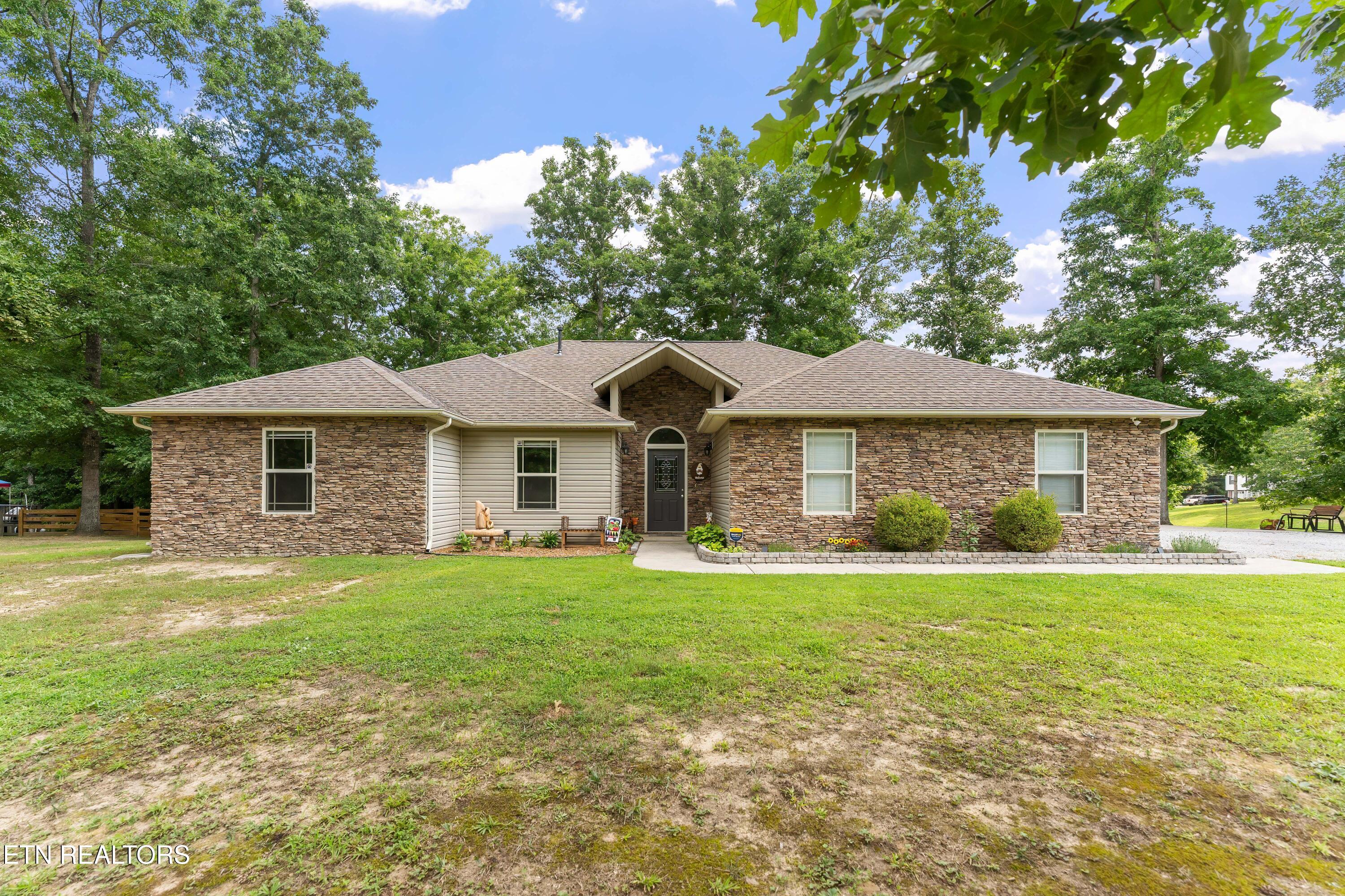 190 Logan Lane Oneida TN 37841
