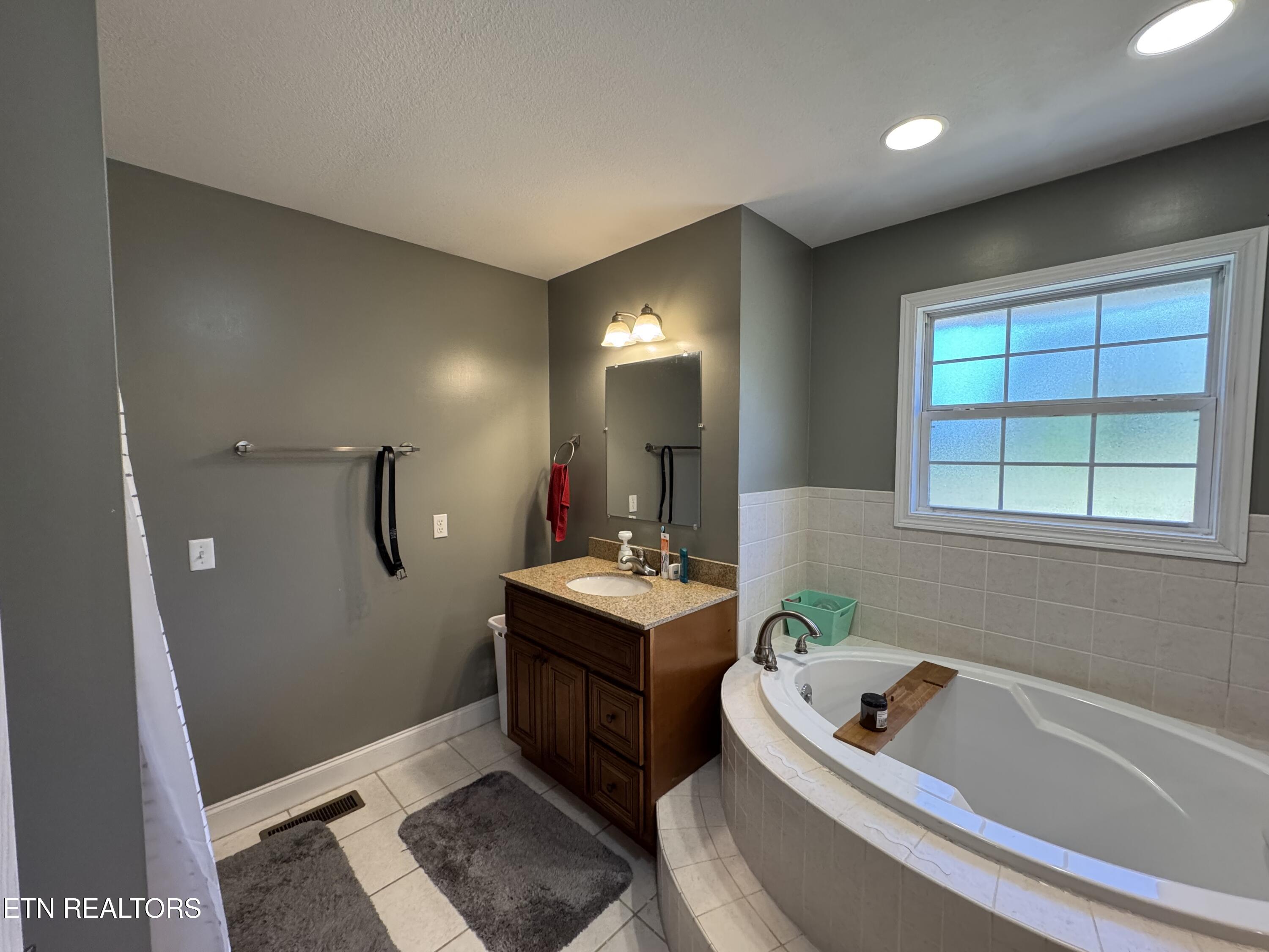 1050 Jane Phillips Road Oneida TN 37841