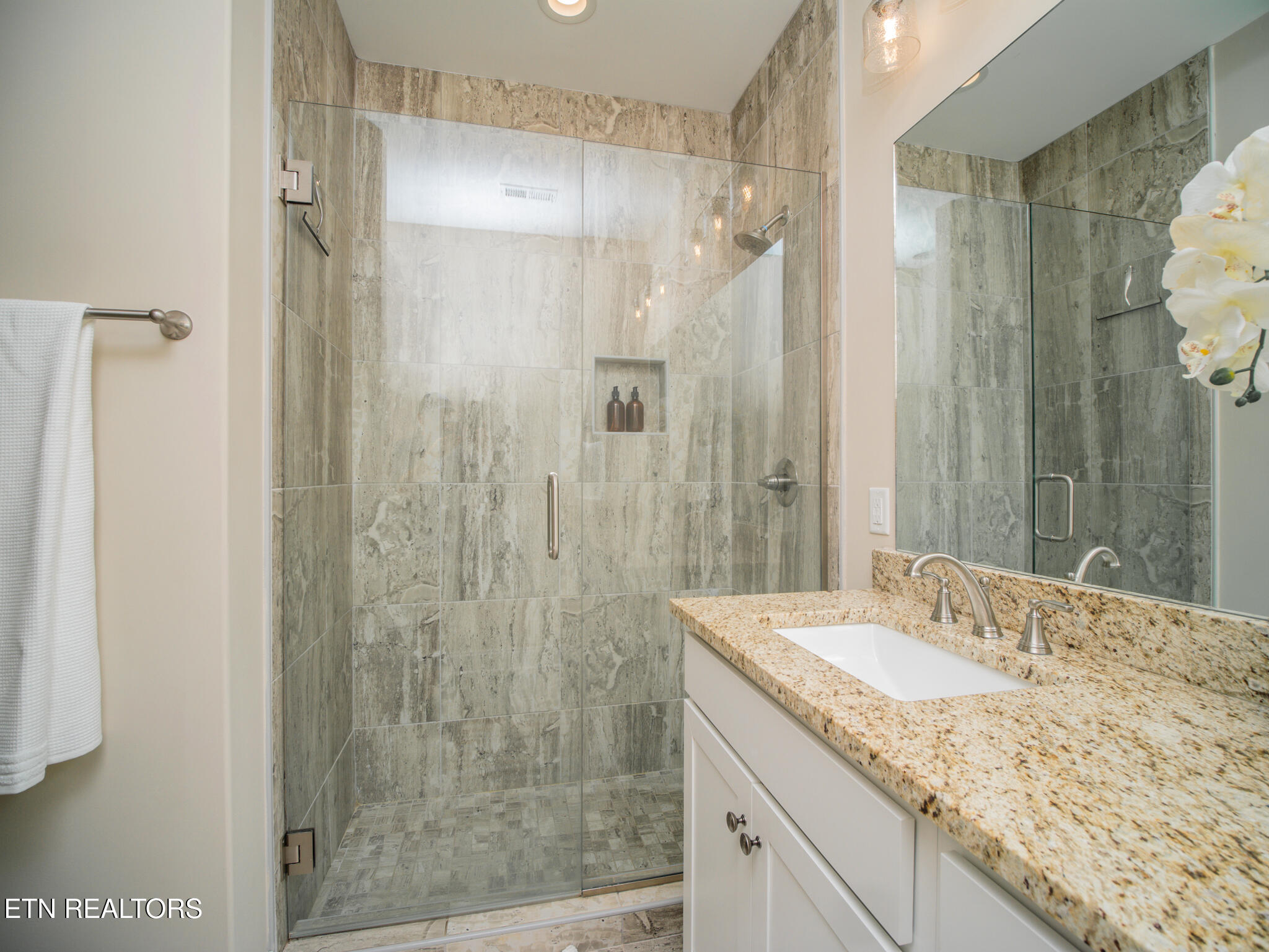 496 Jacksonian Way Lenoir City TN 37772