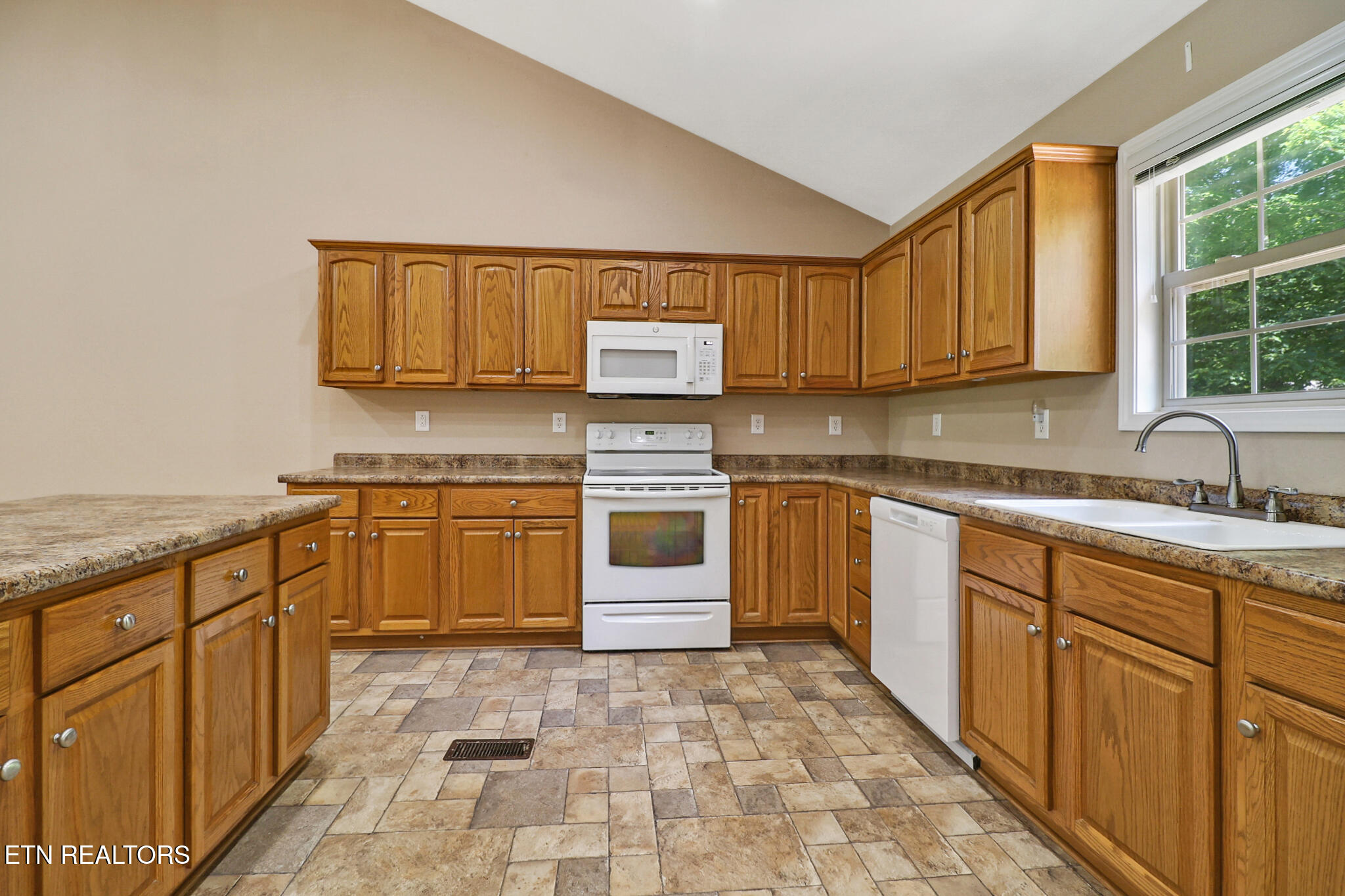 338 Swallows Crossing Grimsley TN 38565
