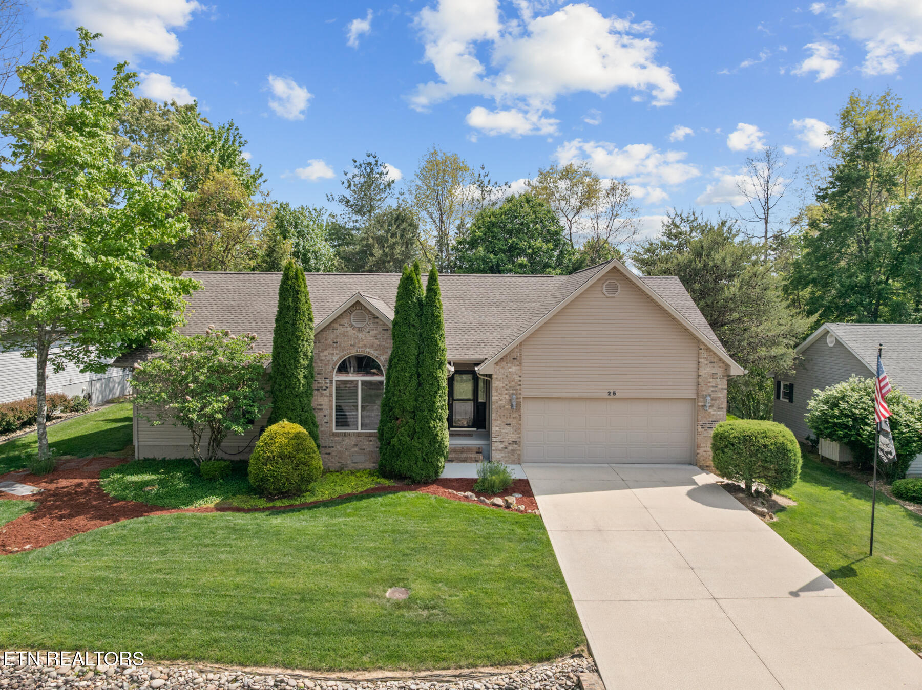 25 Brooks Lane Crossville TN 38558