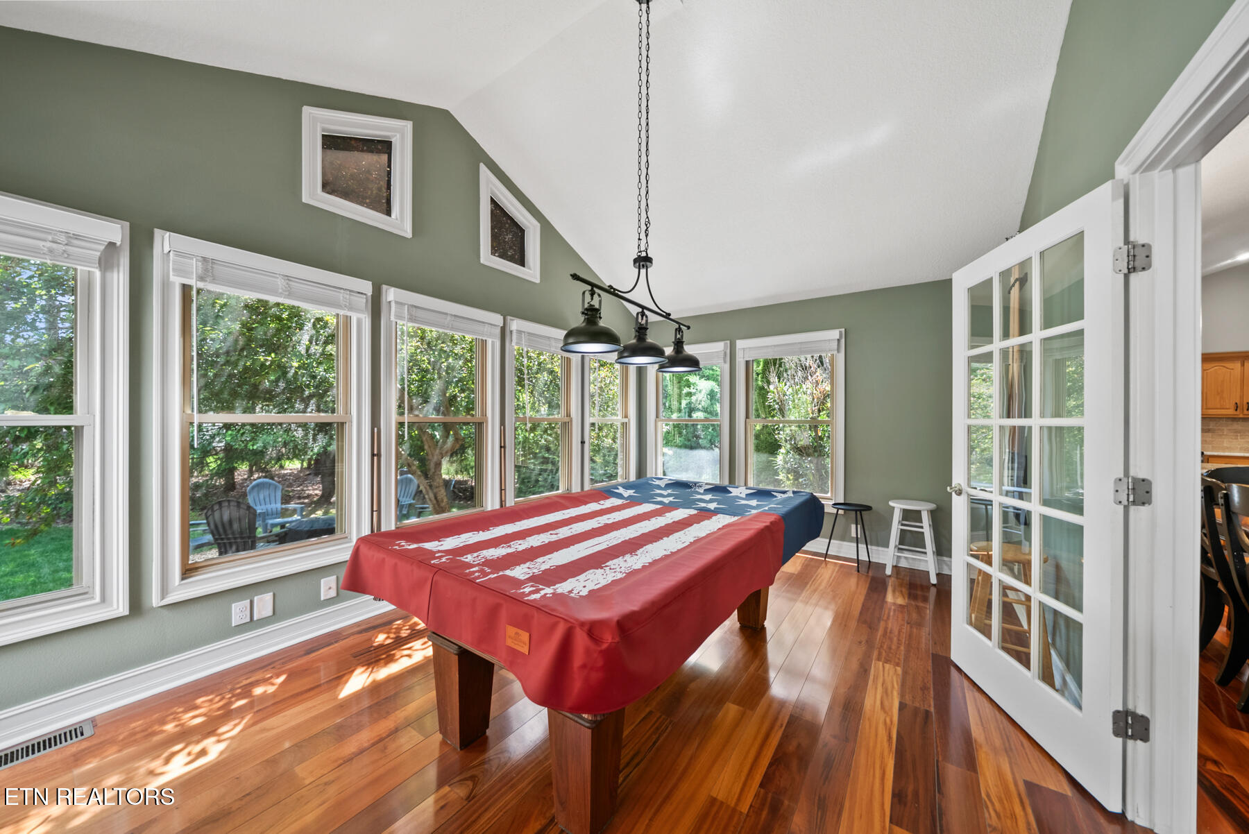 25 Brooks Lane Crossville TN 38558