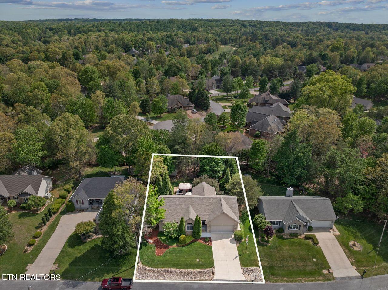 25 Brooks Lane Crossville TN 38558