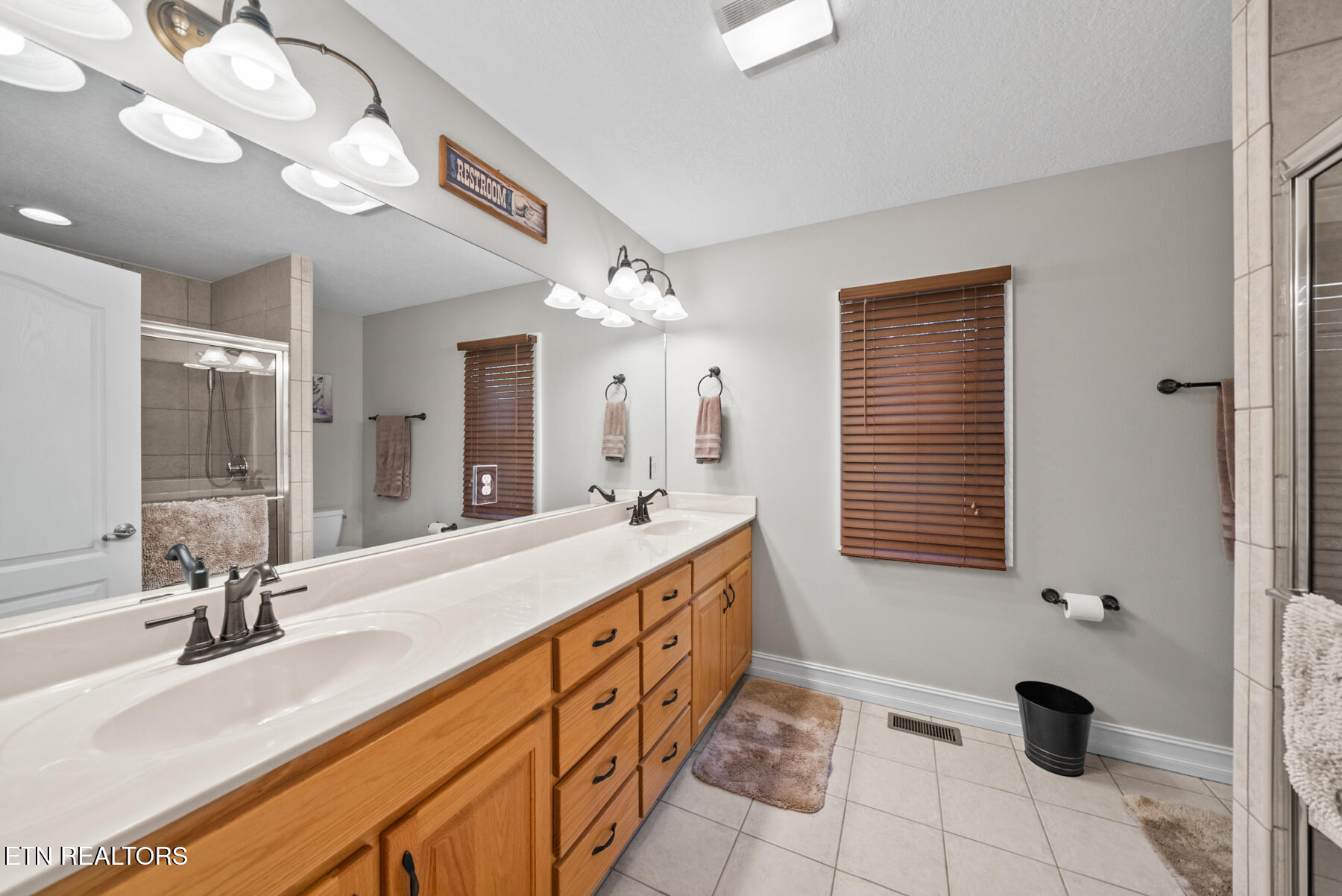 25 Brooks Lane Crossville TN 38558