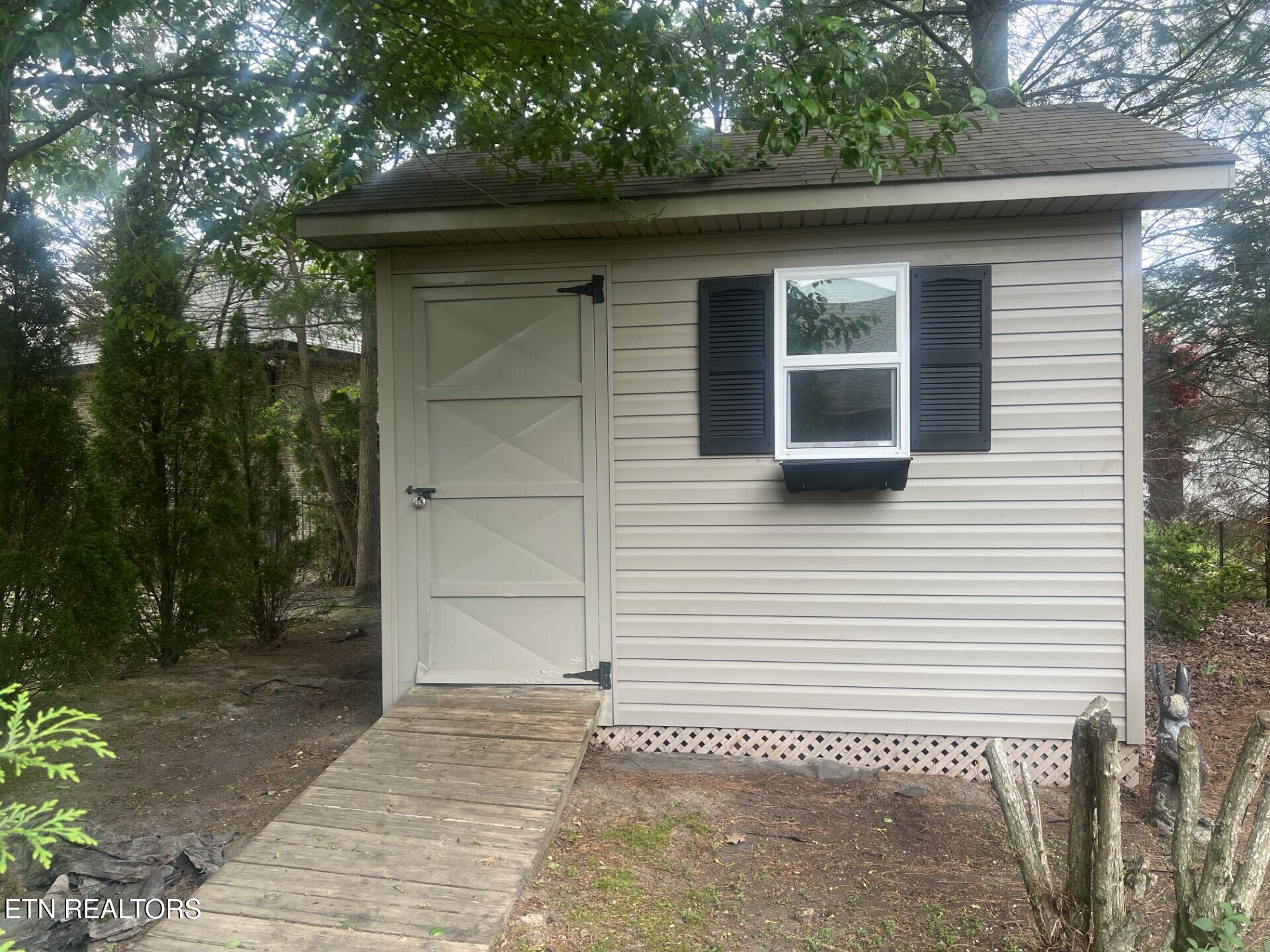 25 Brooks Lane Crossville TN 38558