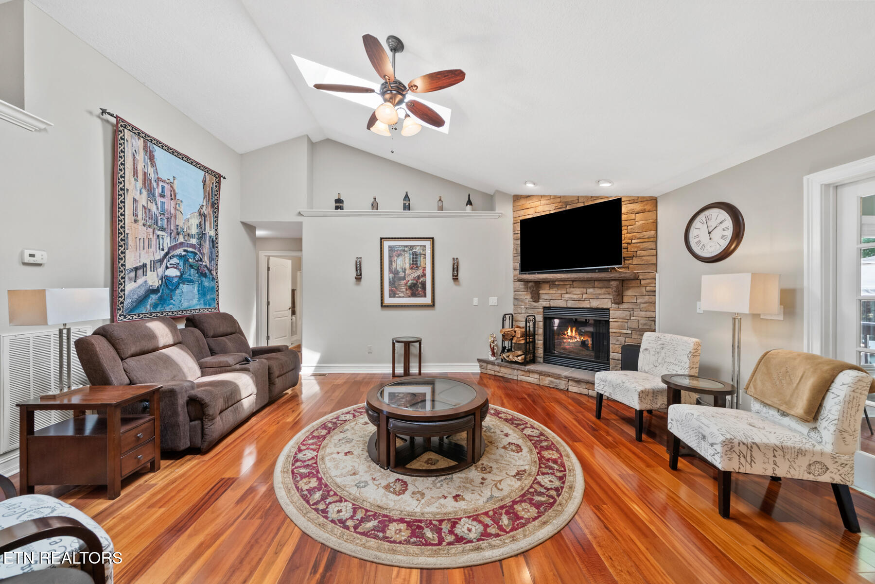 25 Brooks Lane Crossville TN 38558