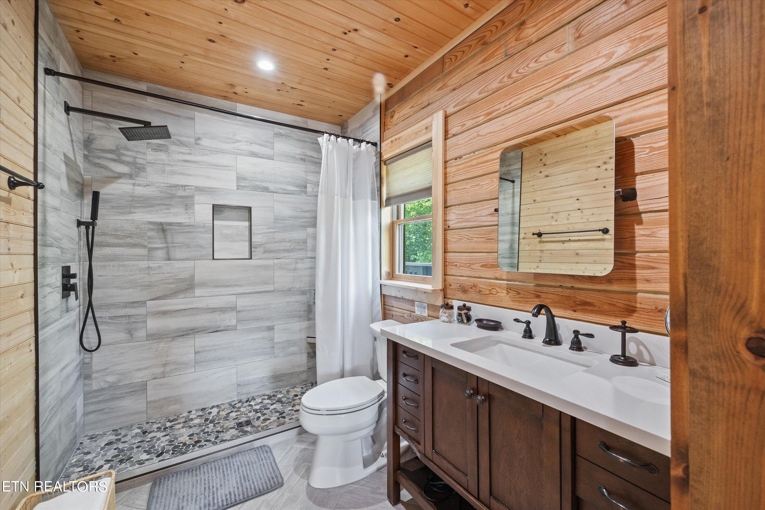 1034 Long Spur Trail Dandridge TN 37725