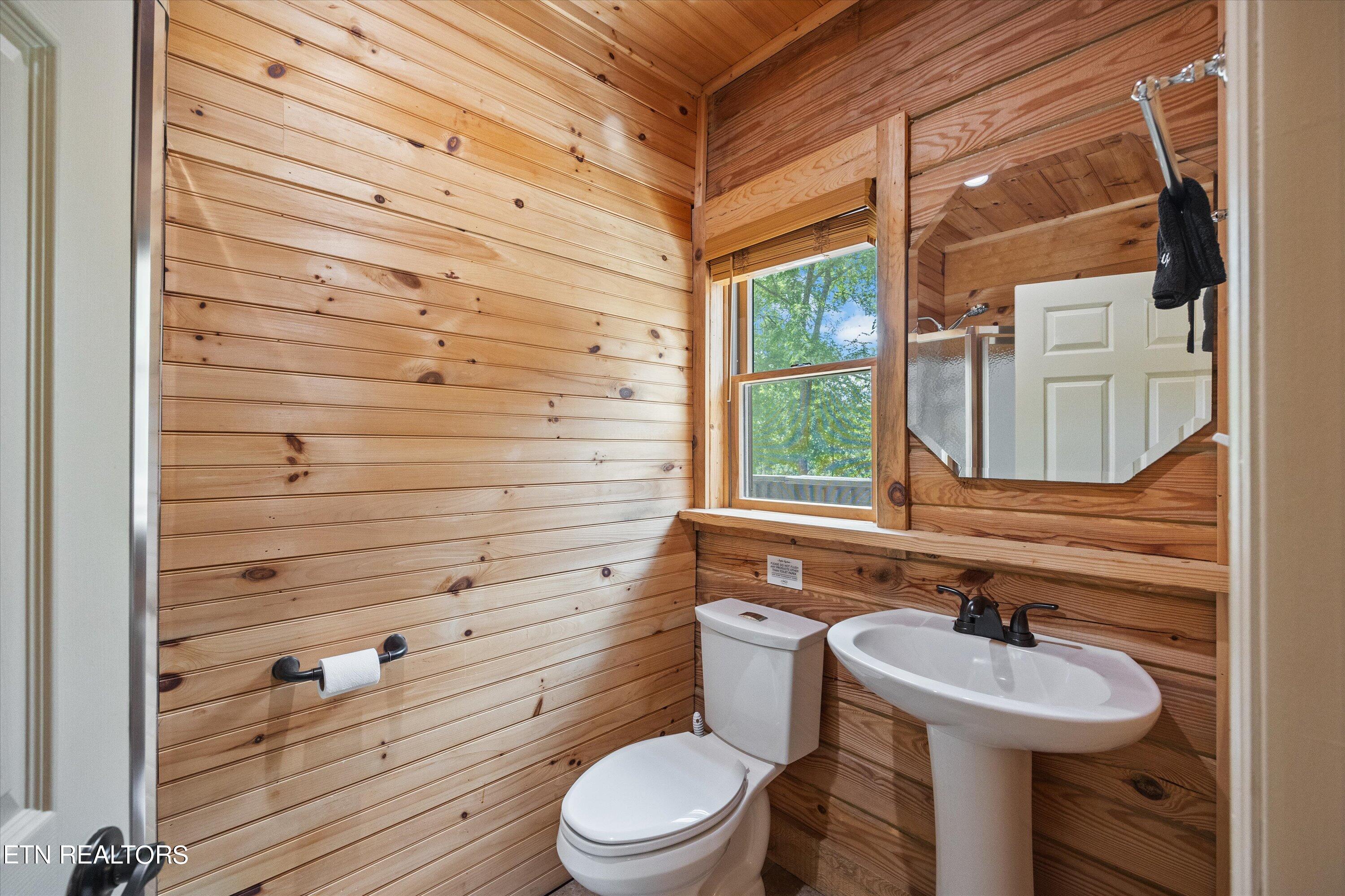 1034 Long Spur Trail Dandridge TN 37725