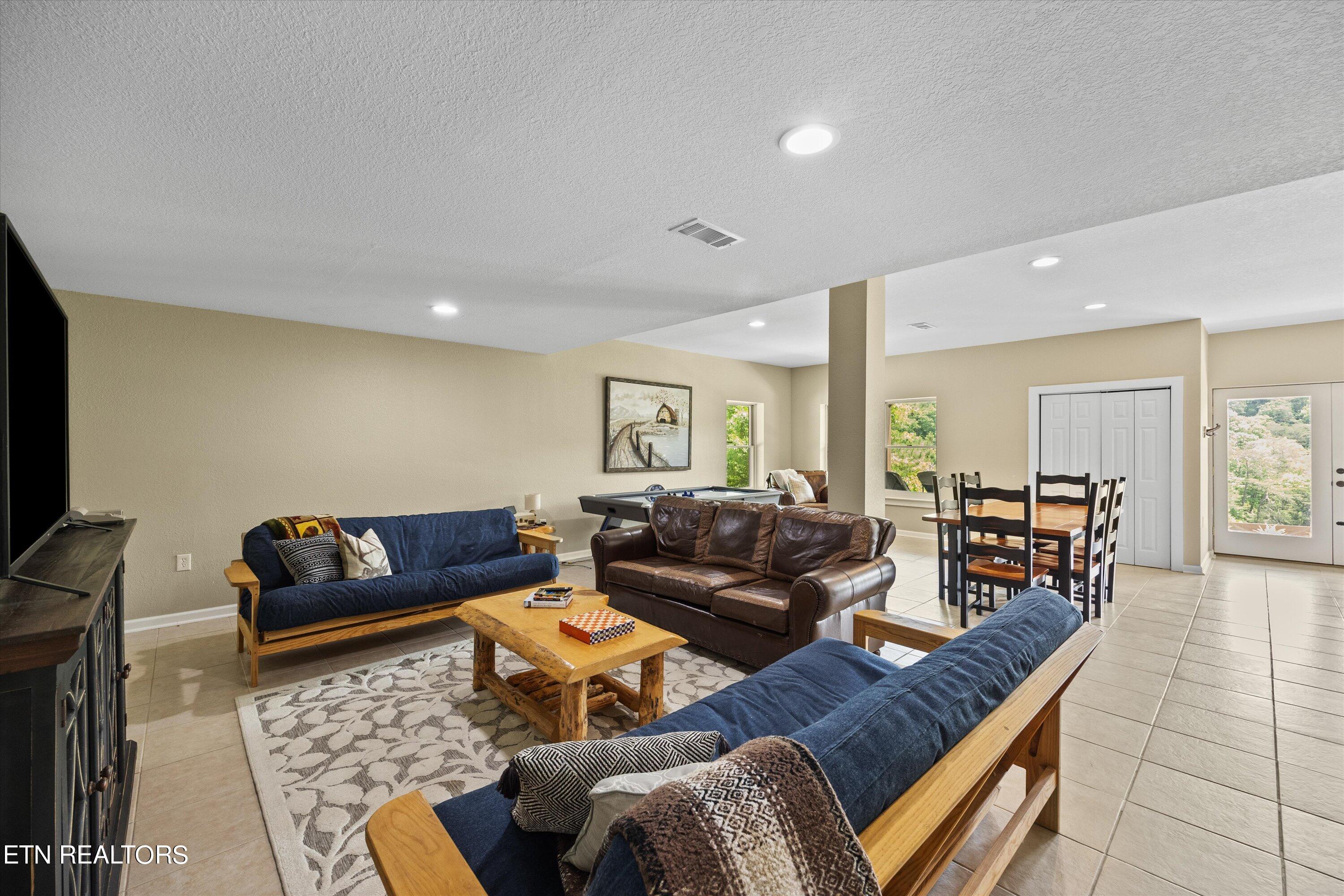 1034 Long Spur Trail Dandridge TN 37725