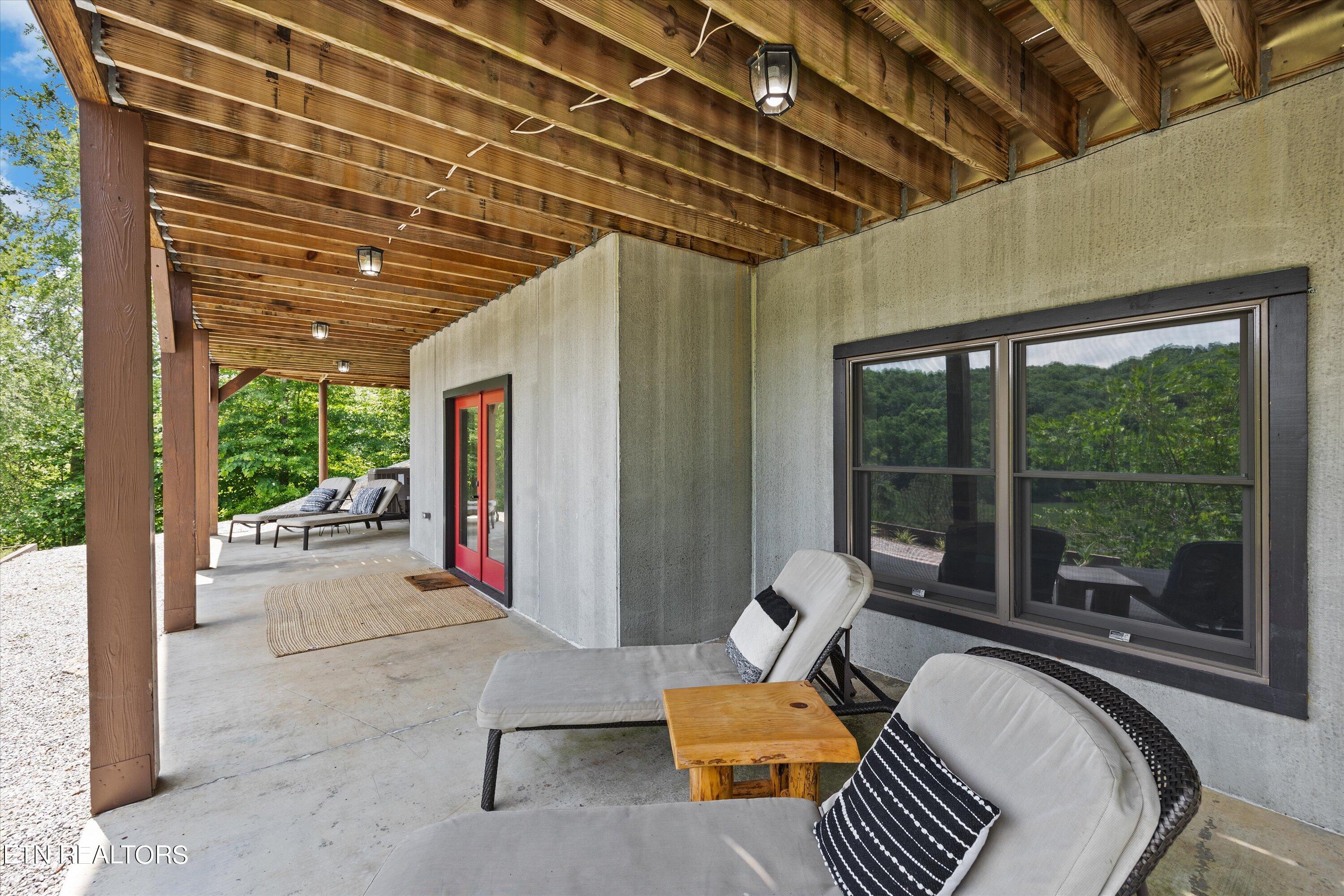 1034 Long Spur Trail Dandridge TN 37725