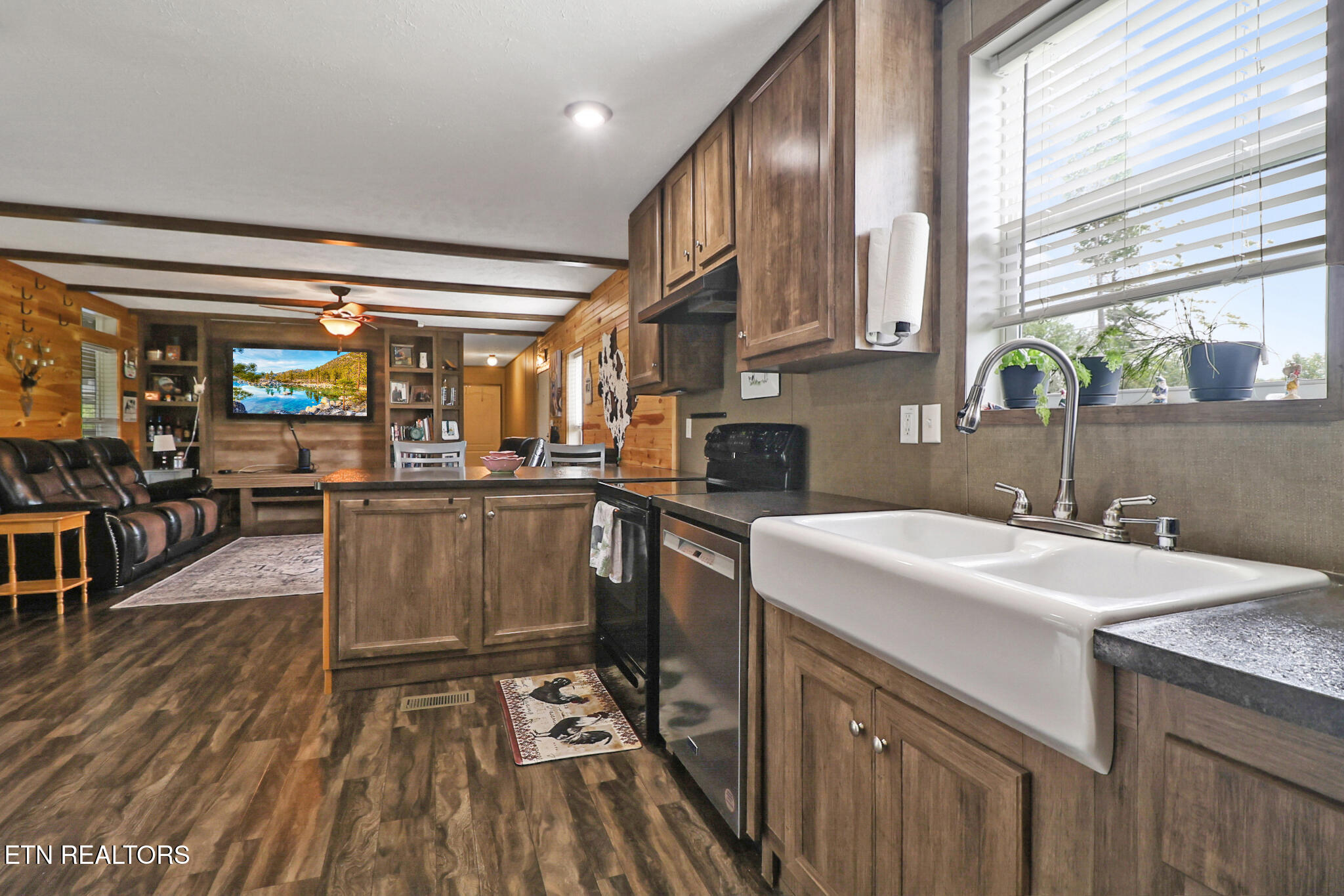 2930 Doc Loy Road Grandview TN 37337