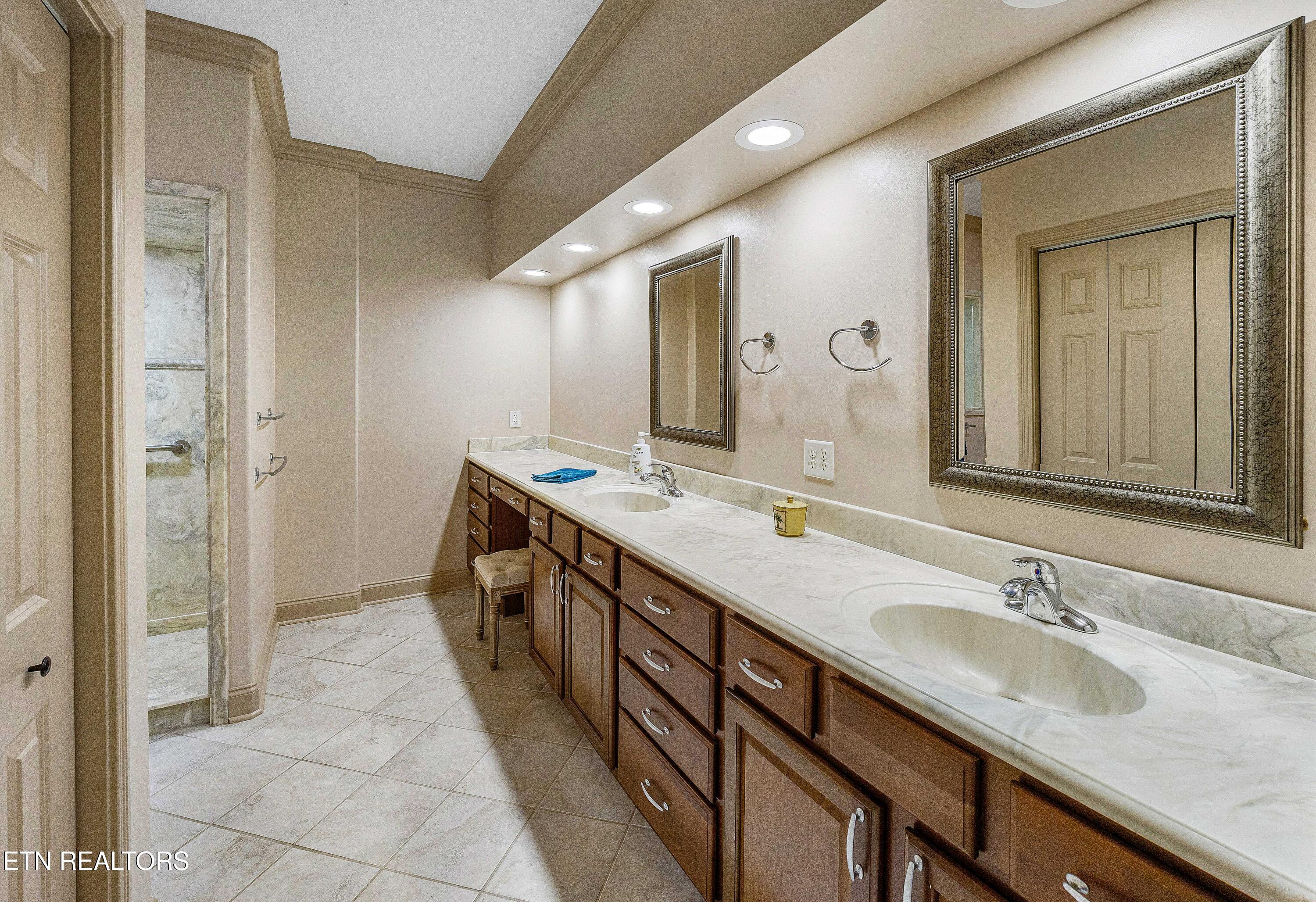 640 Windward Point Lenoir City TN 37772
