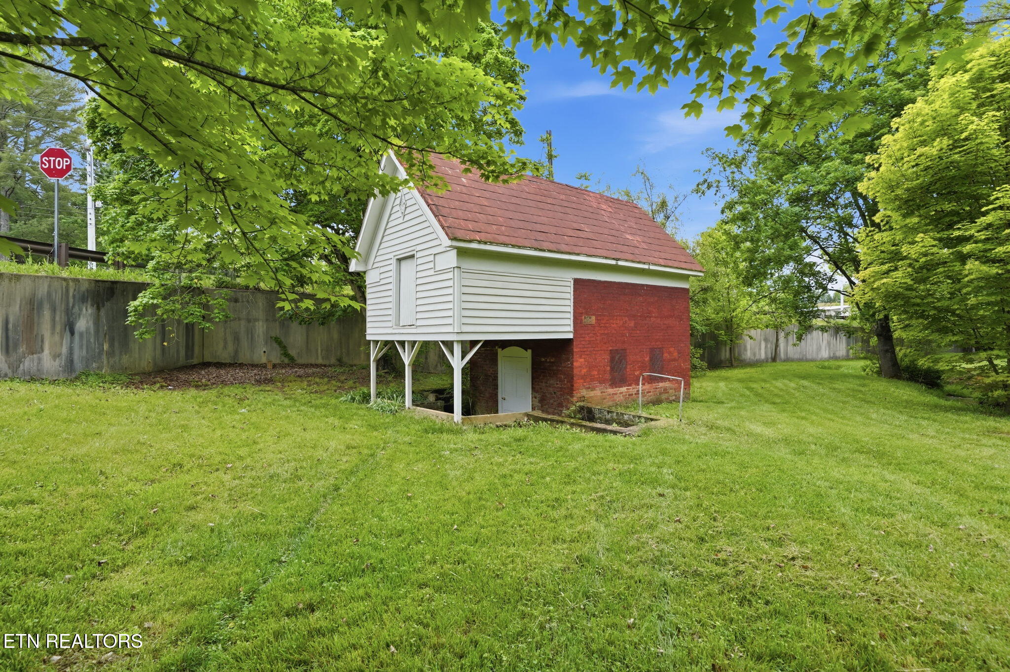 240 Maplehurst Lane Bluff City TN 37618
