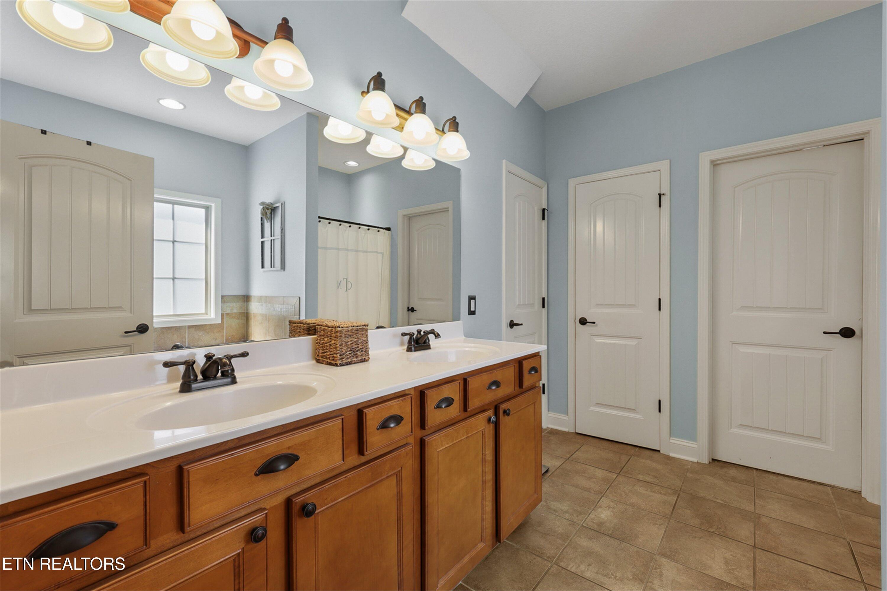 8434 Shoregate Lane Knoxville TN 37938