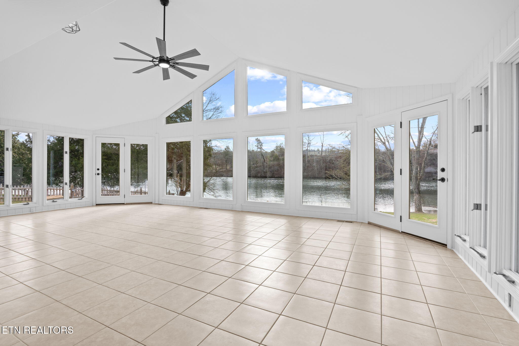 452 Mariner Point Drive Clinton TN 37716