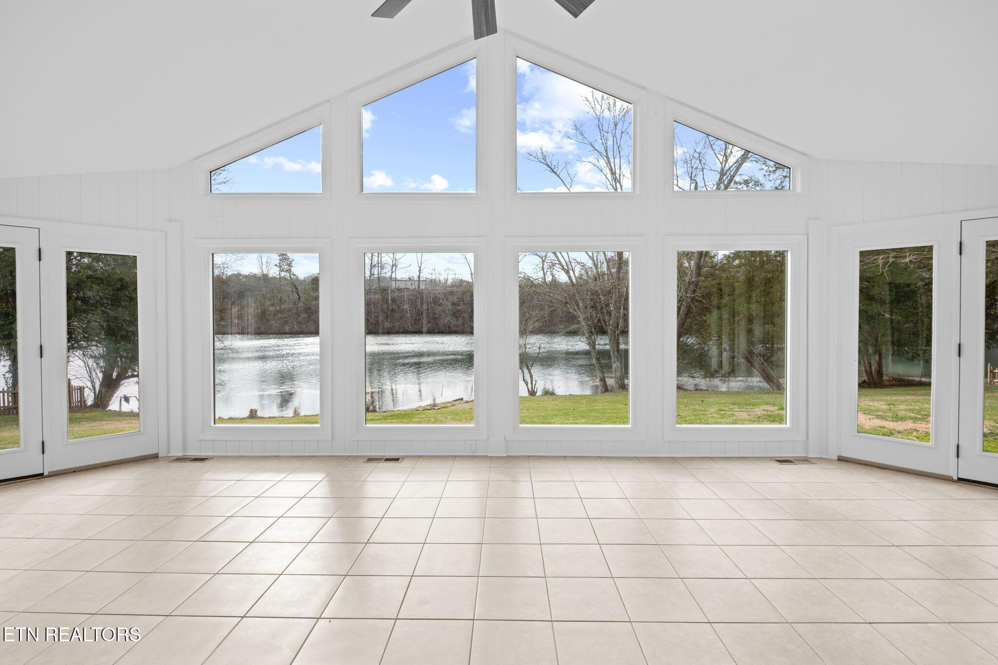 452 Mariner Point Drive Clinton TN 37716