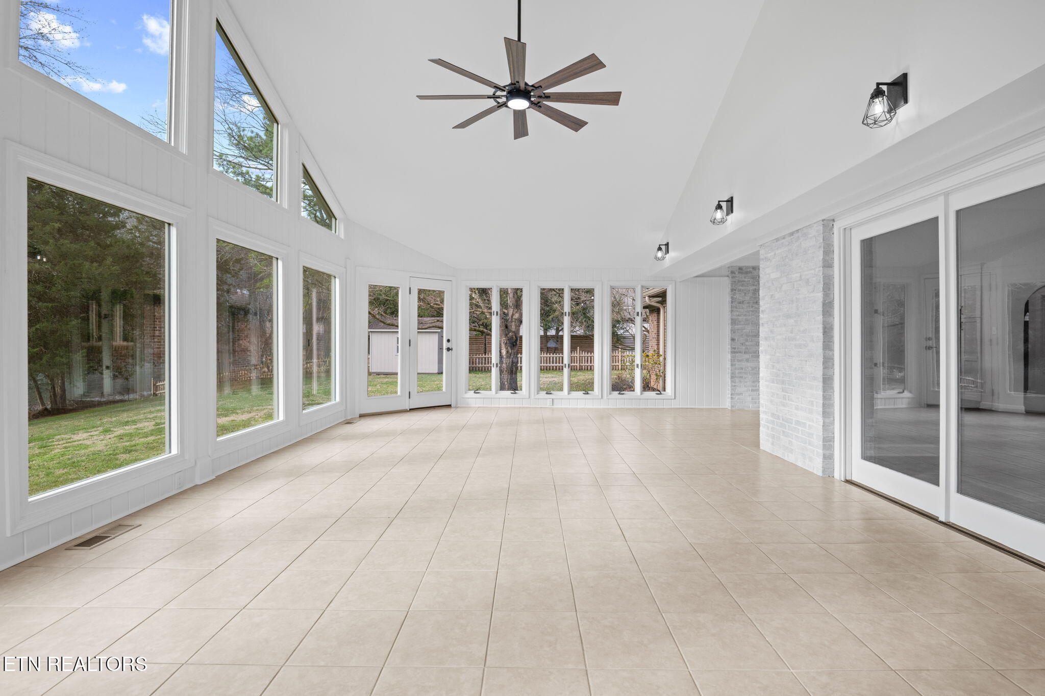 452 Mariner Point Drive Clinton TN 37716