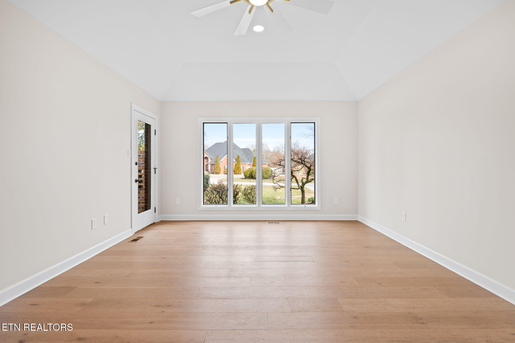 452 Mariner Point Drive Clinton TN 37716