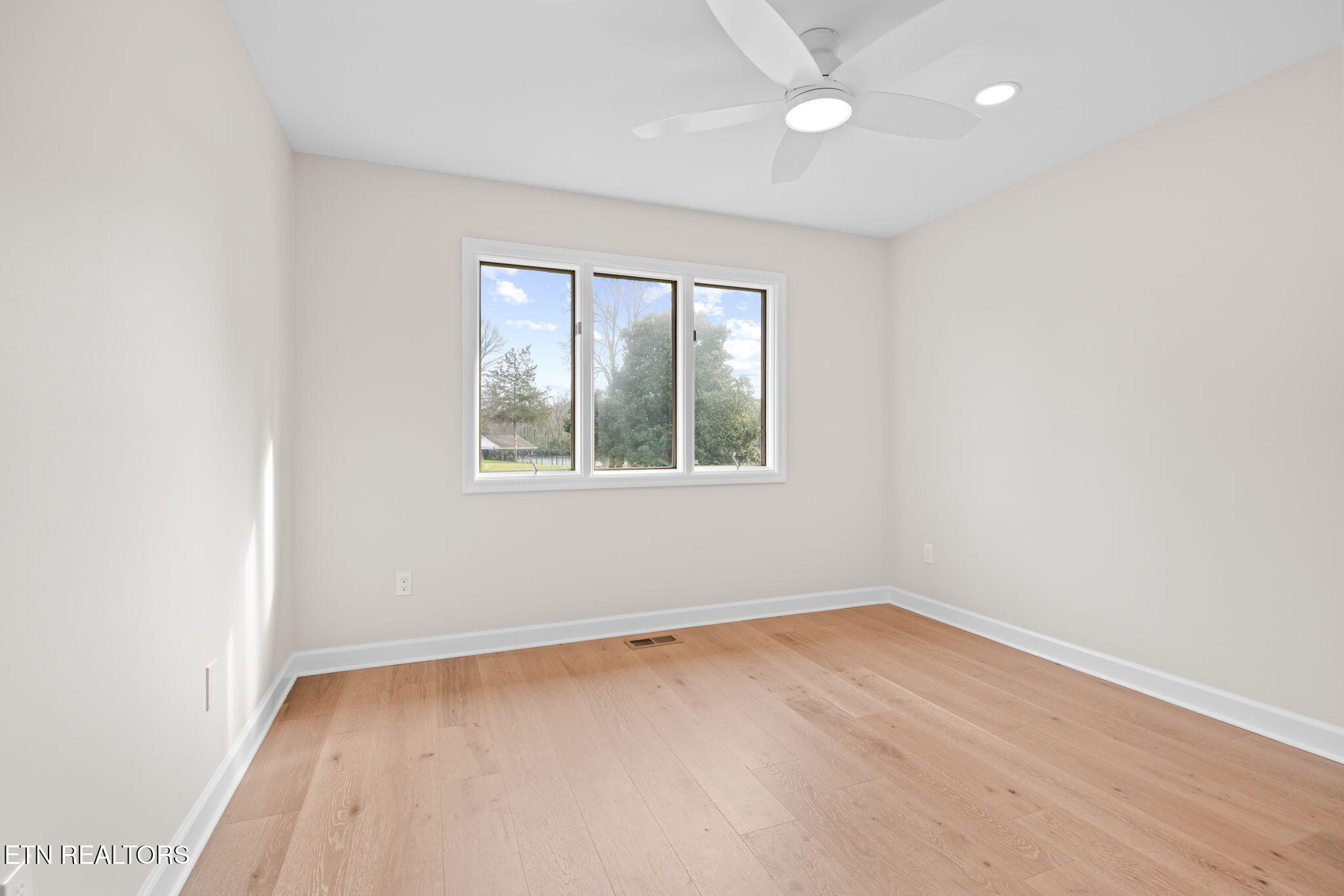 452 Mariner Point Drive Clinton TN 37716