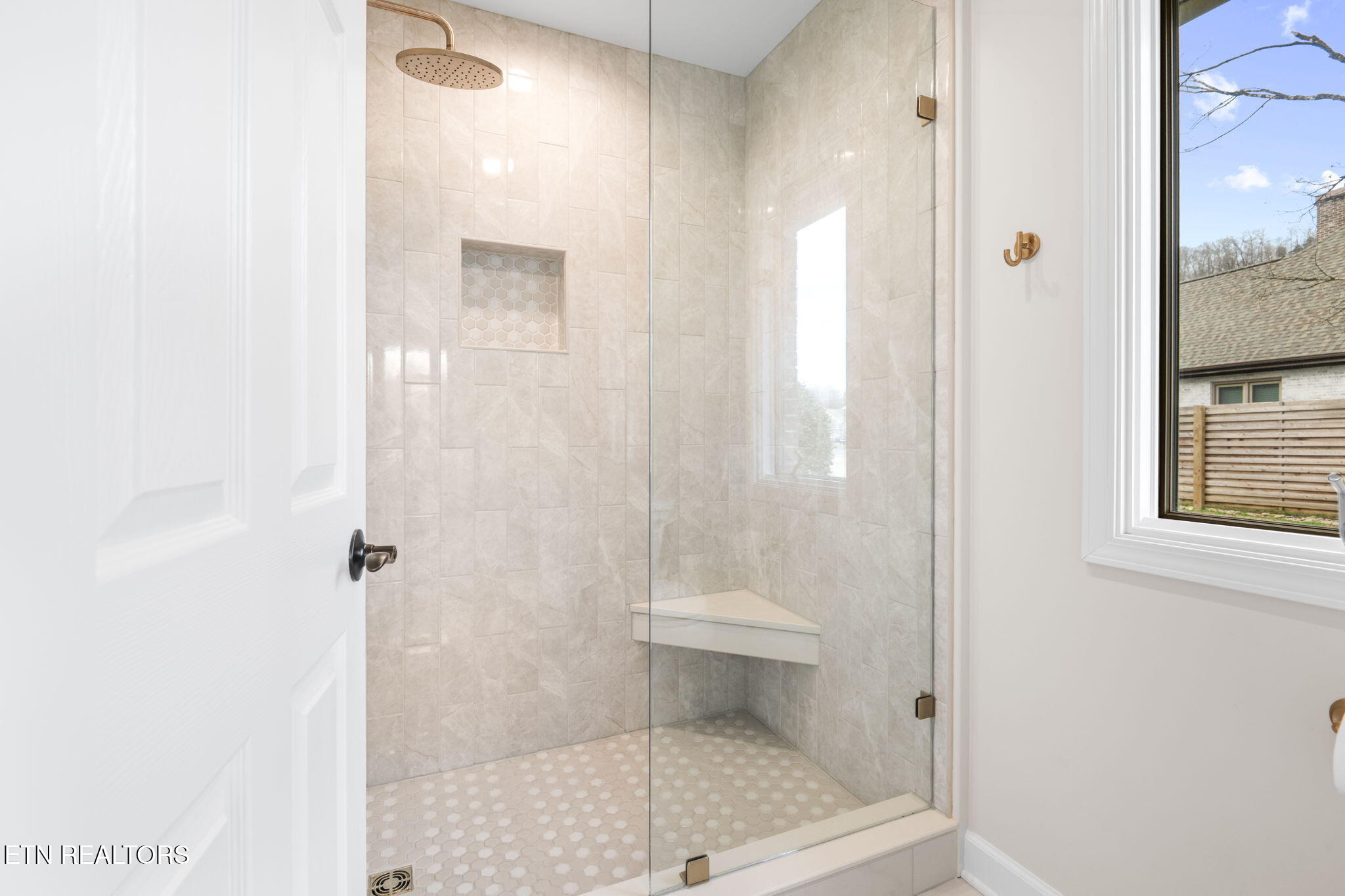 452 Mariner Point Drive Clinton TN 37716