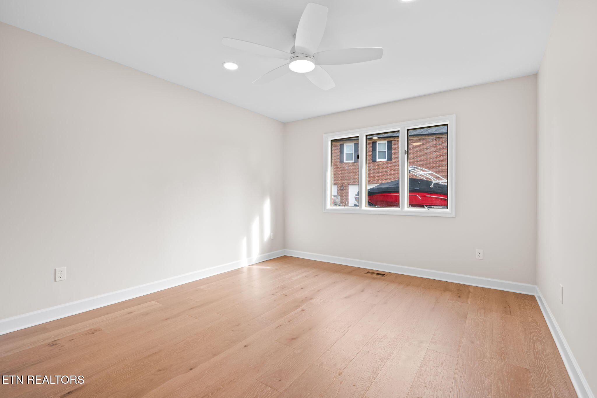 452 Mariner Point Drive Clinton TN 37716