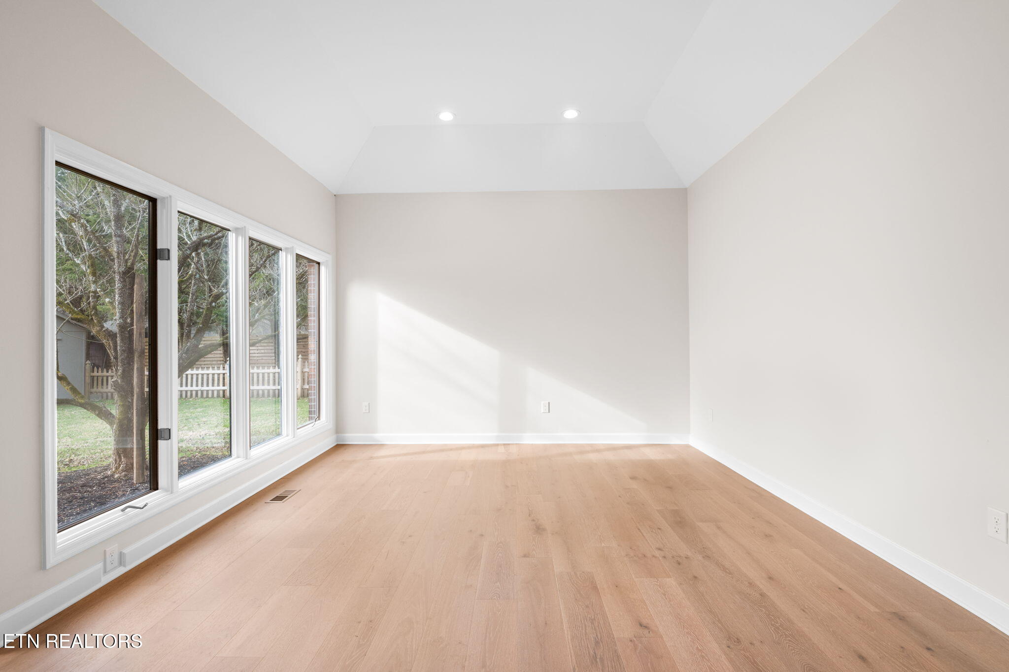 452 Mariner Point Drive Clinton TN 37716